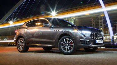 Maserati Levante GranLusso - front static dark