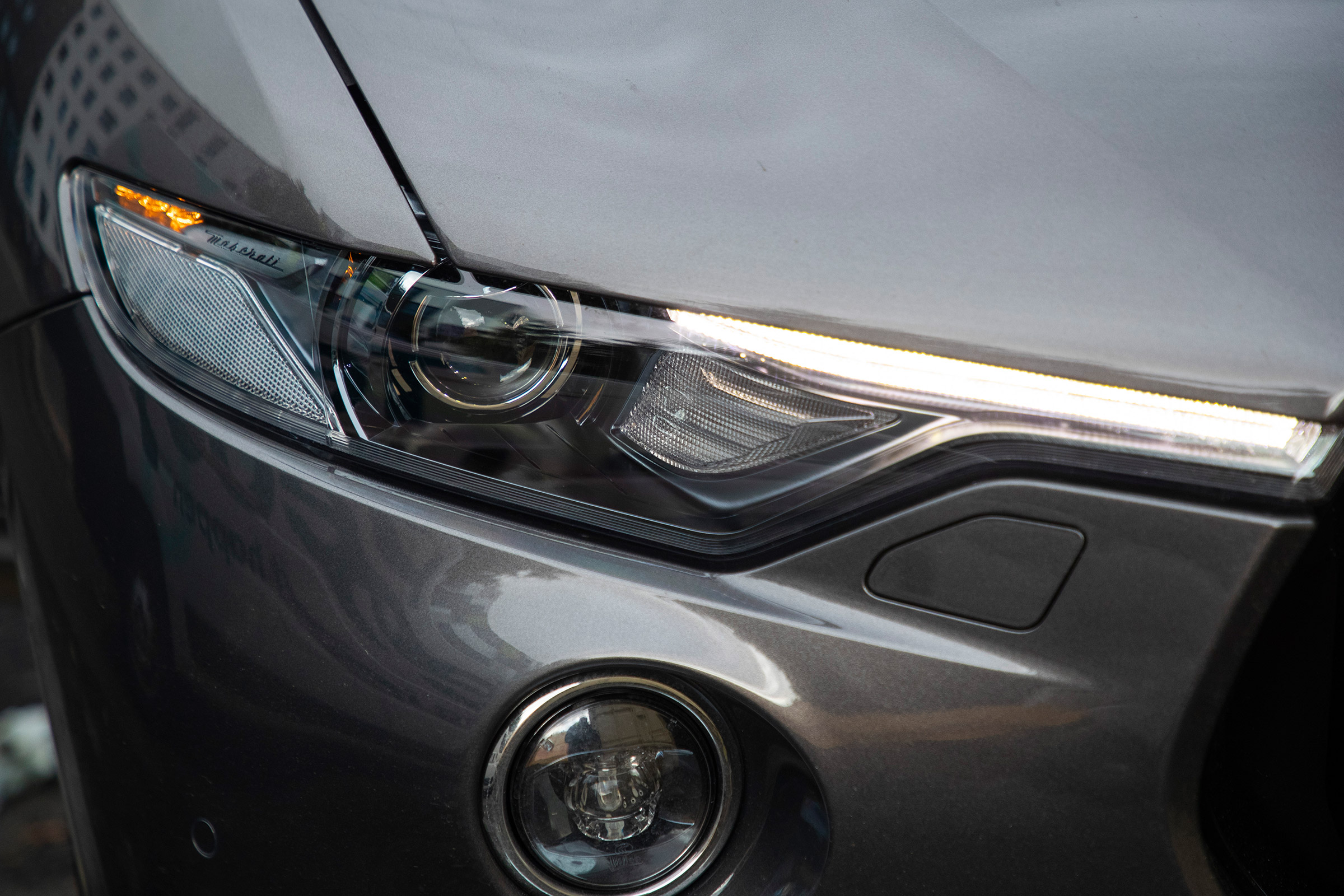 Maserati Levante GranLusso - front light