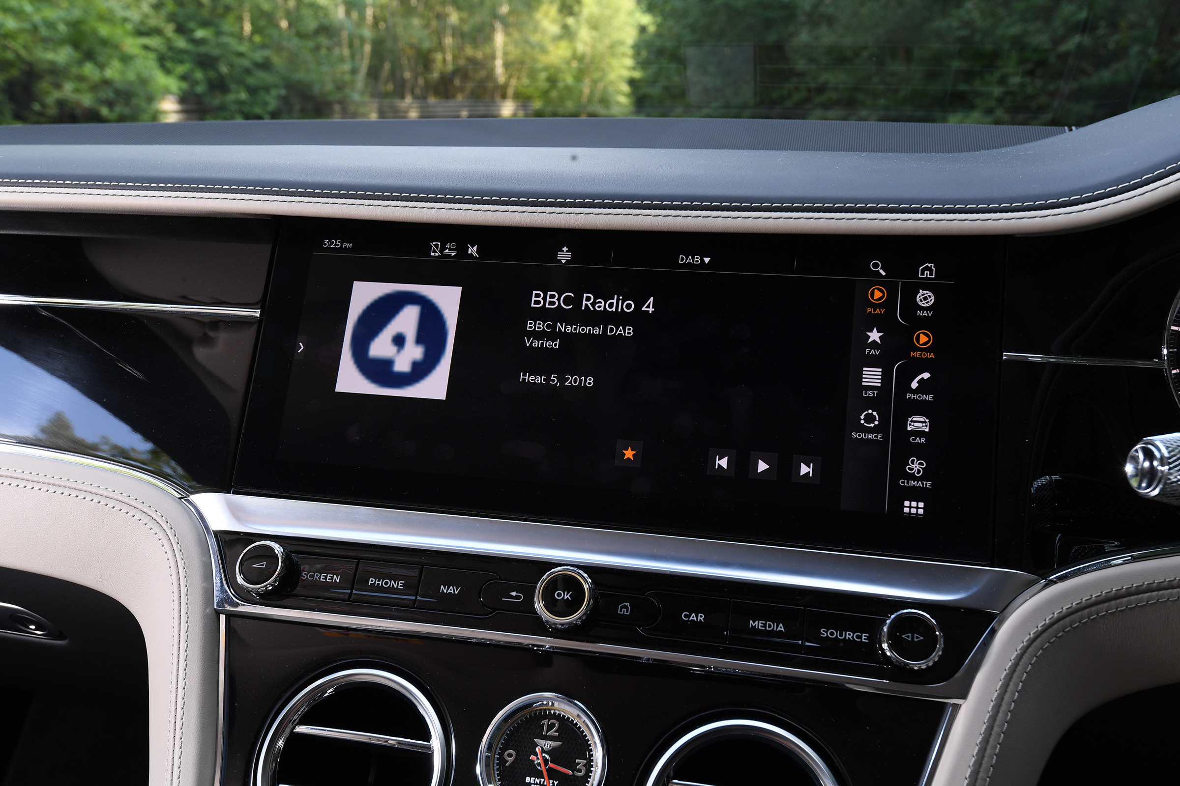 Bentley Continental GT - infotainment 