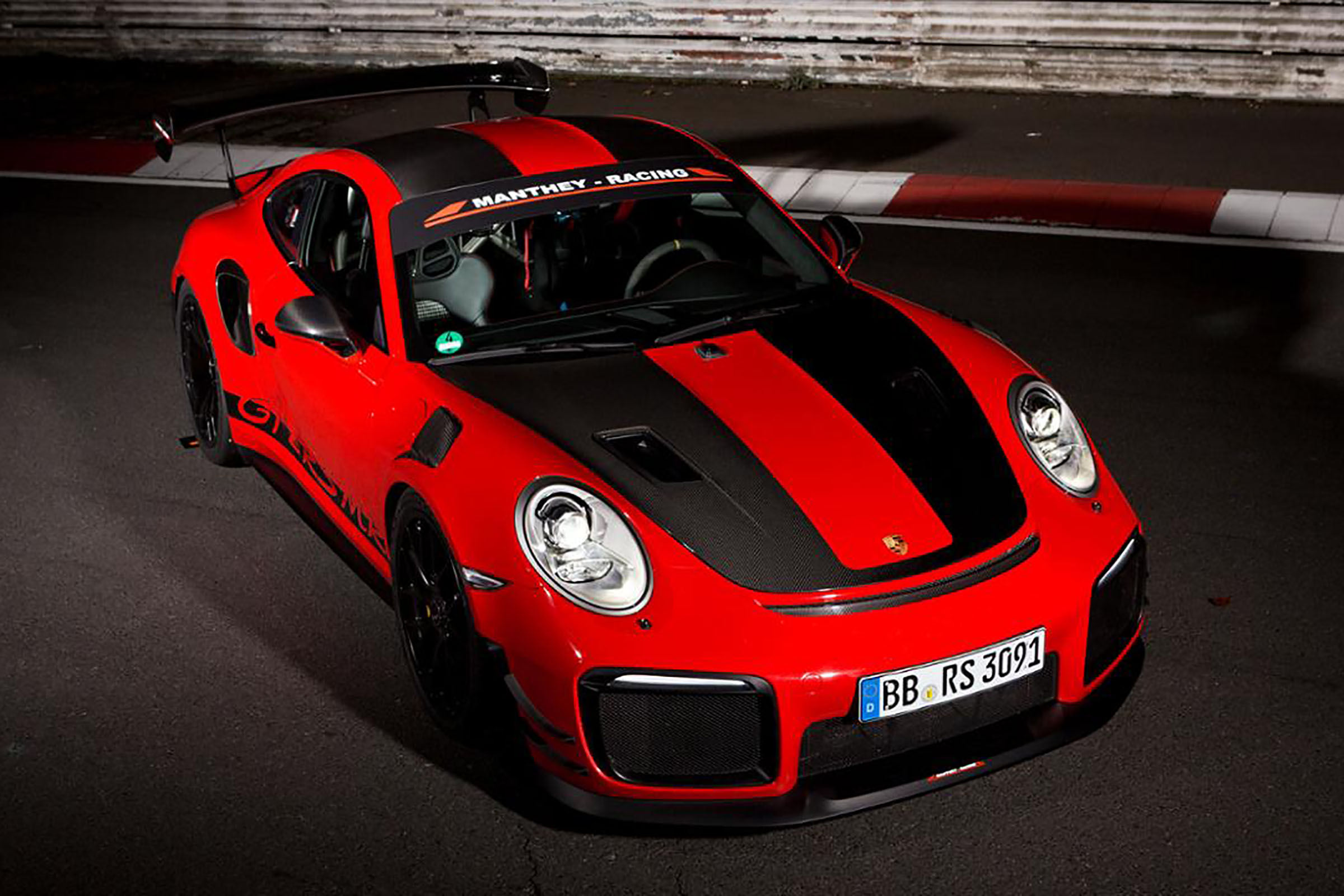 Porsche 911 GT2 RS MR front 3/4