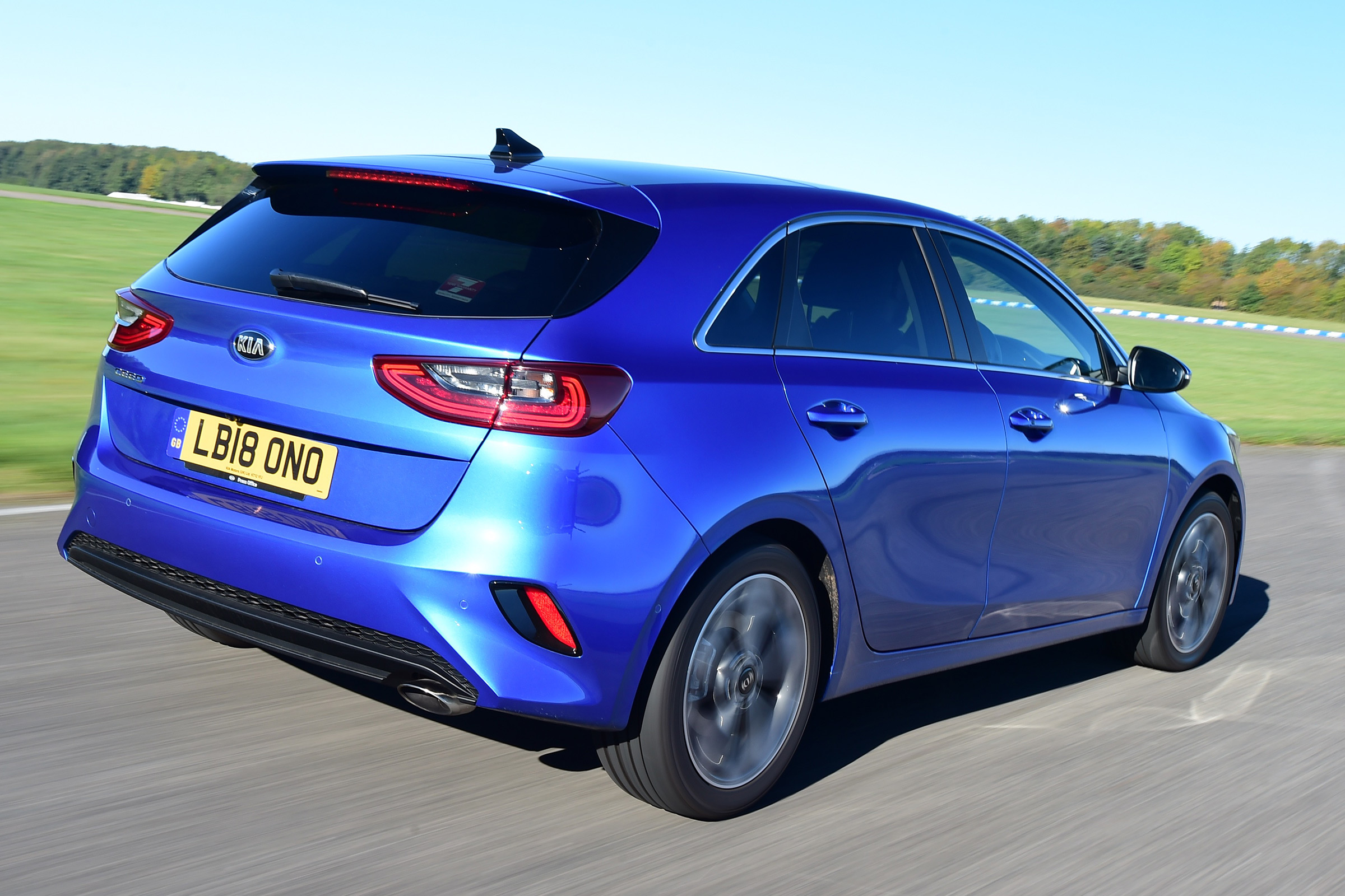 kia ceed tracking rear