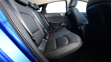 kia ceed rear seats legroom