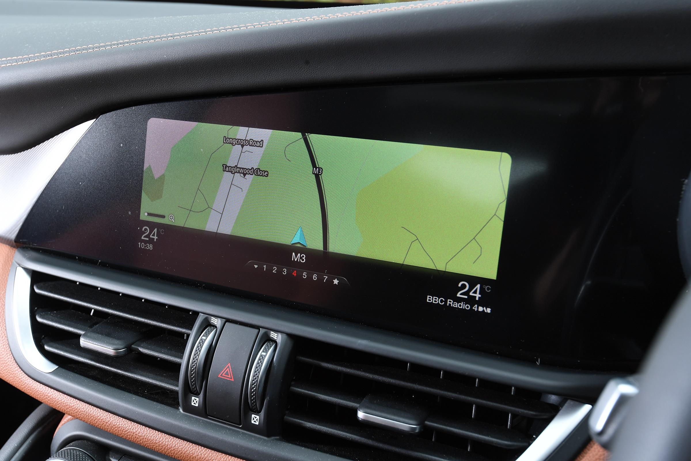 alfa romeo giulia infotainment