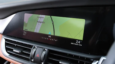 alfa romeo giulia infotainment
