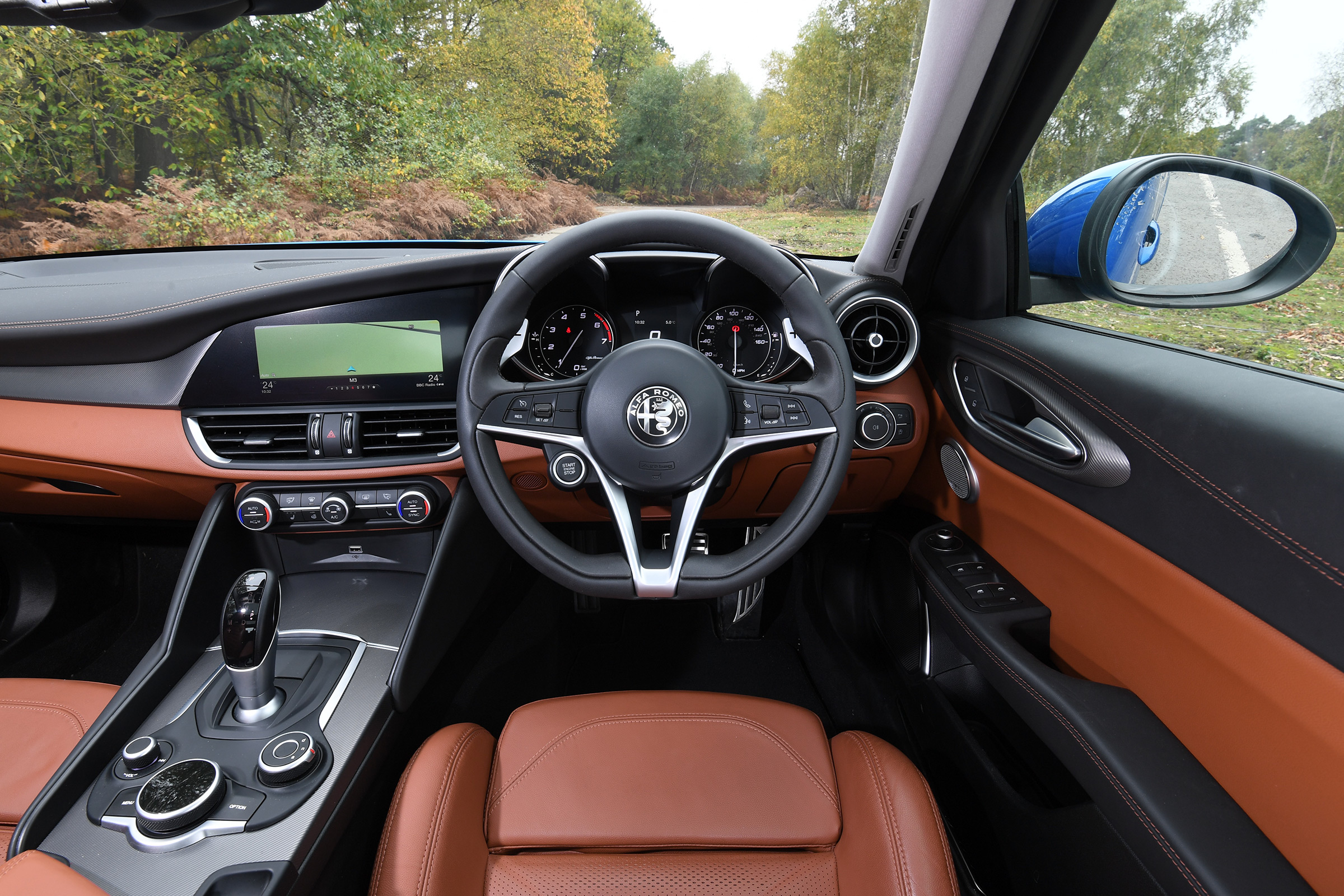 alfa romeo giulia interior