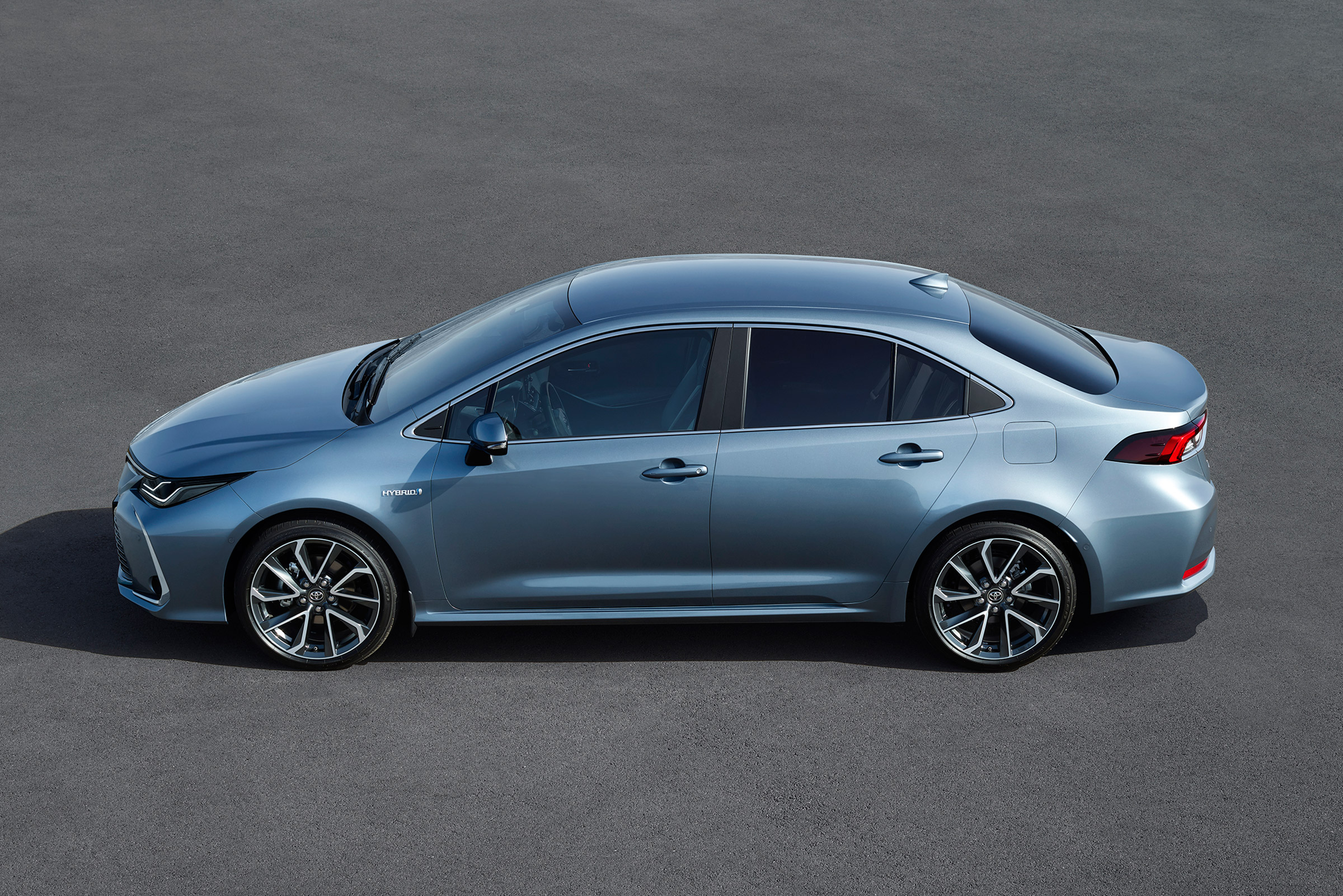 Toyota Corolla Saloon - side