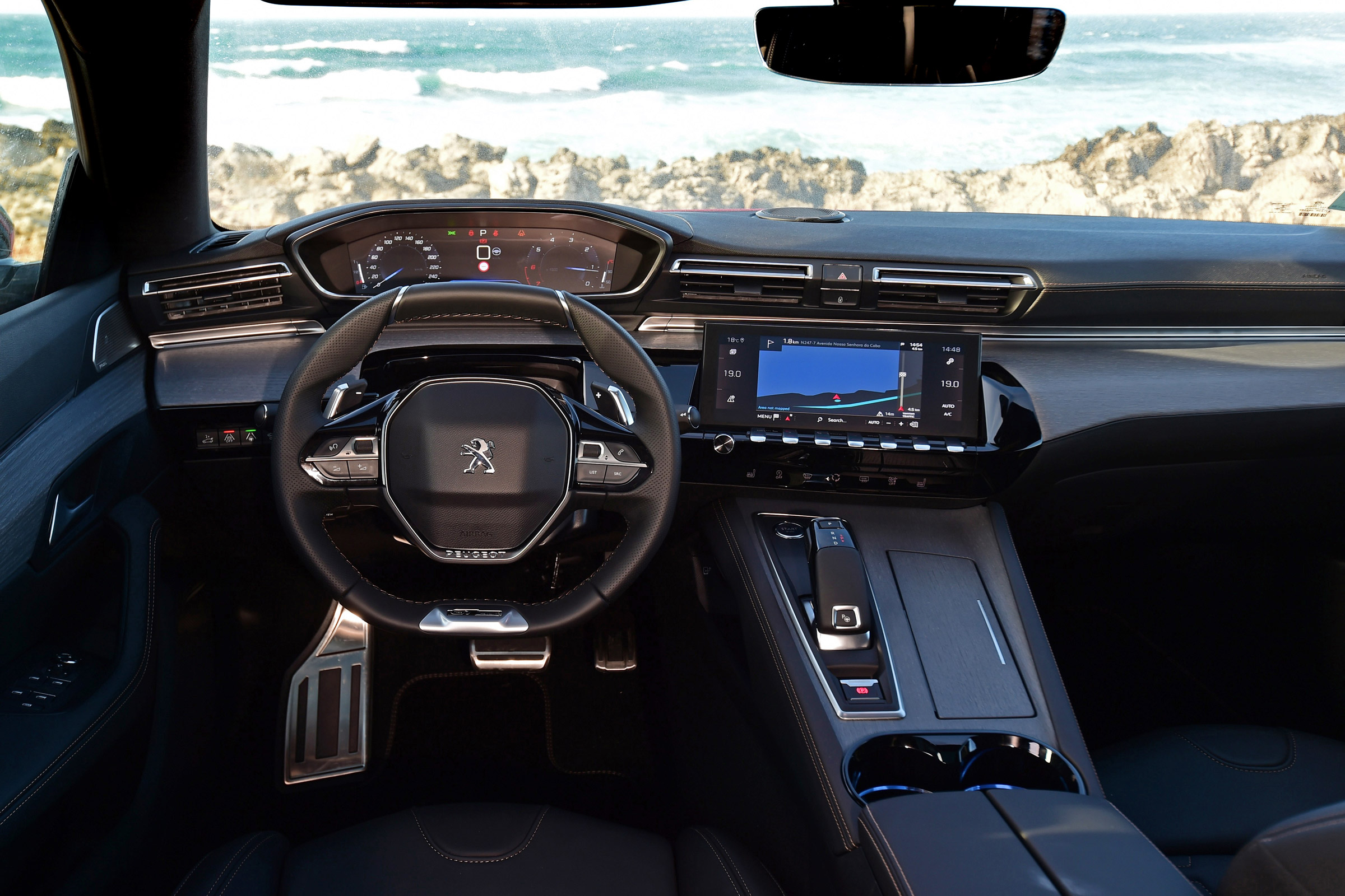 Peugeot 508 SW estate cabin