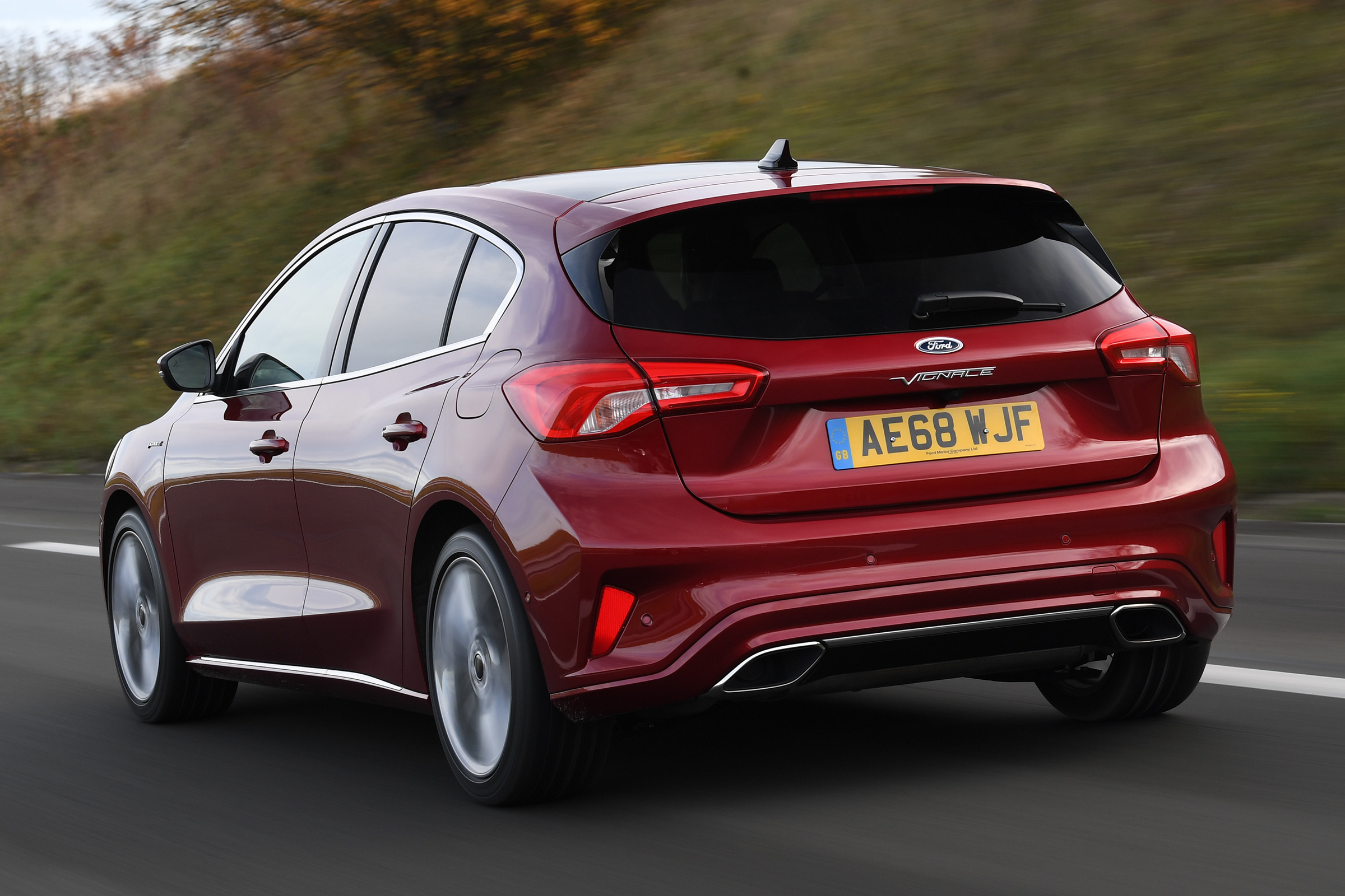 Ford Focus Vignale - rear tracking