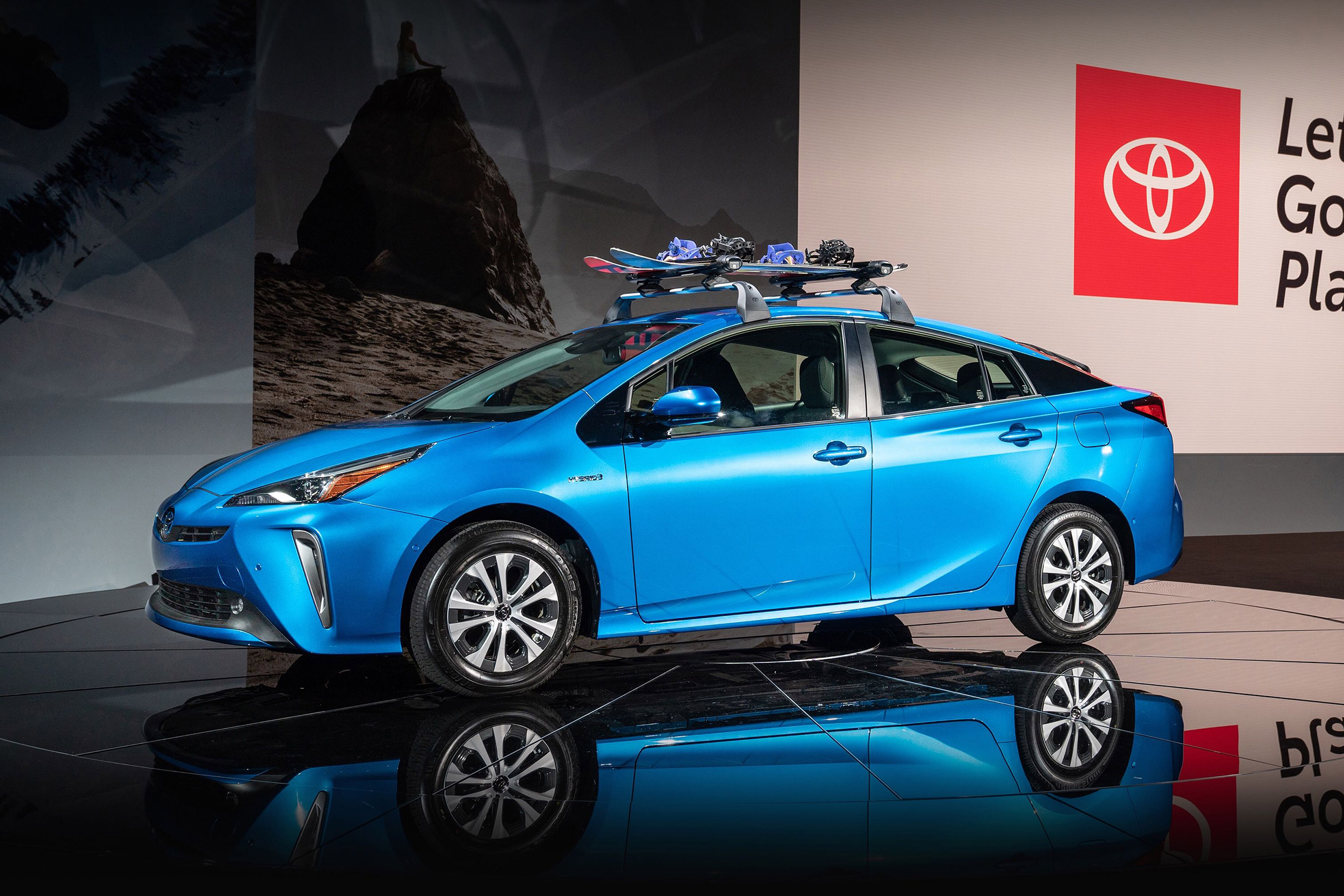 Toyota Prius - LA Motor Show -front/side