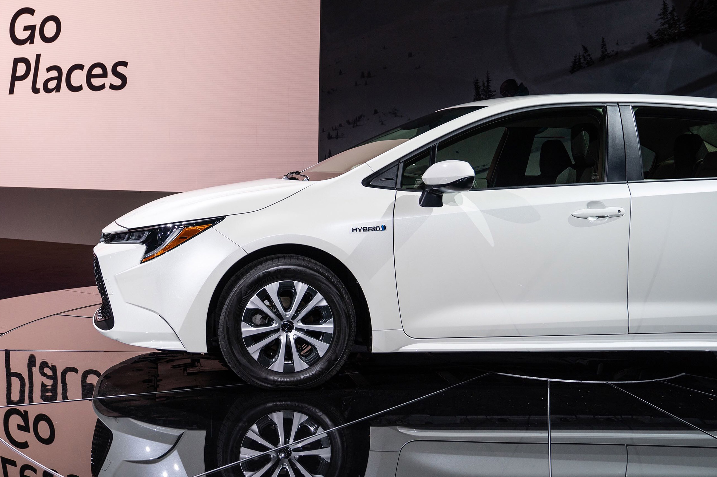 Toyota Prius - LA white