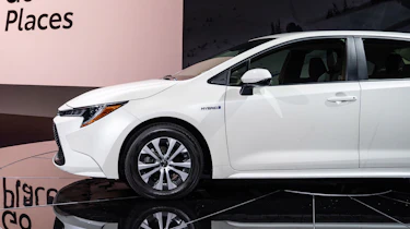 Toyota Prius - LA white