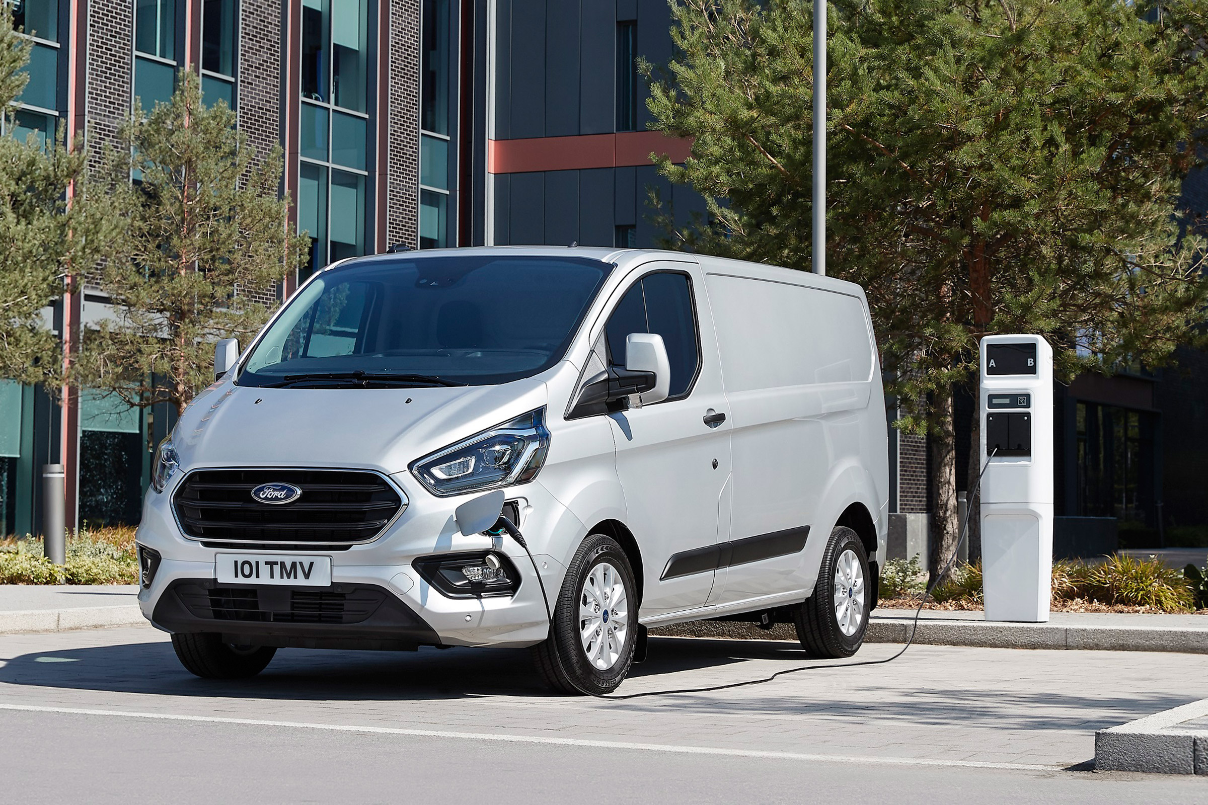 Ford Transit Custom PHEV - charging
