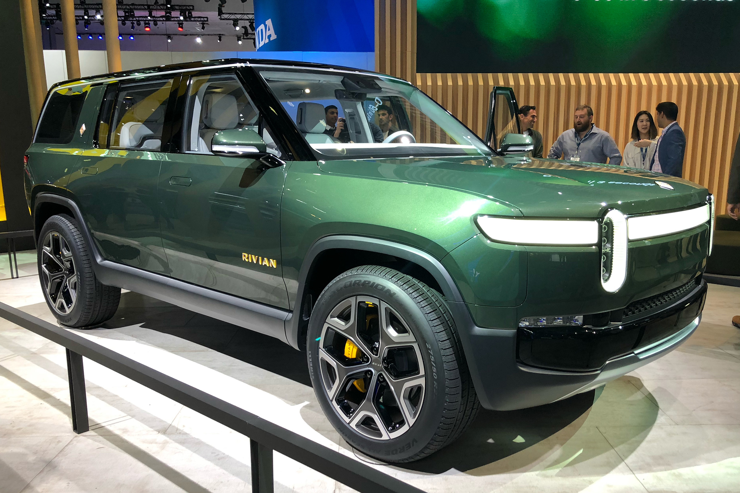 Rivian R1S - LA Motor Show - static front