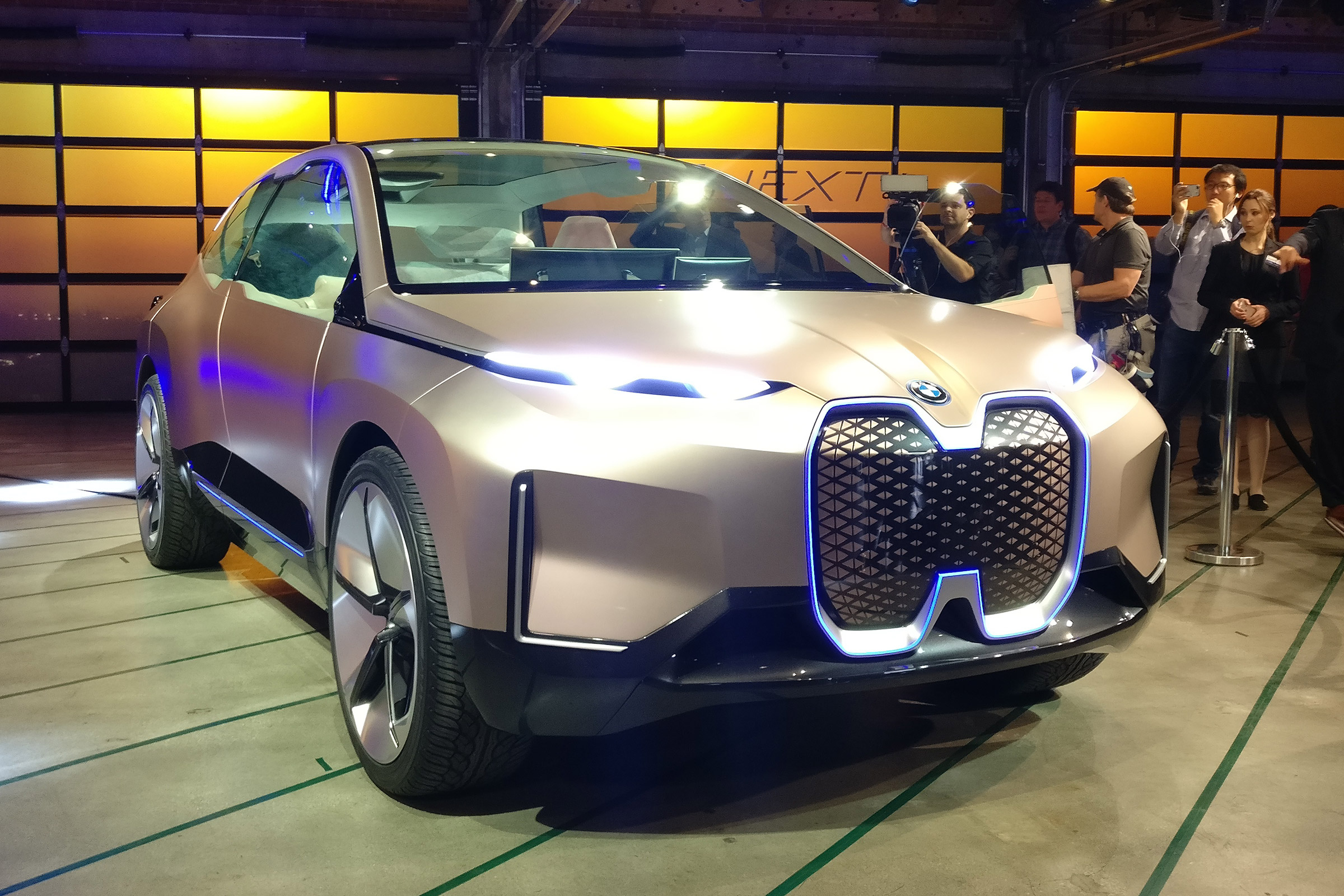 BMW Vision iNEXT - LA Motor Show - front