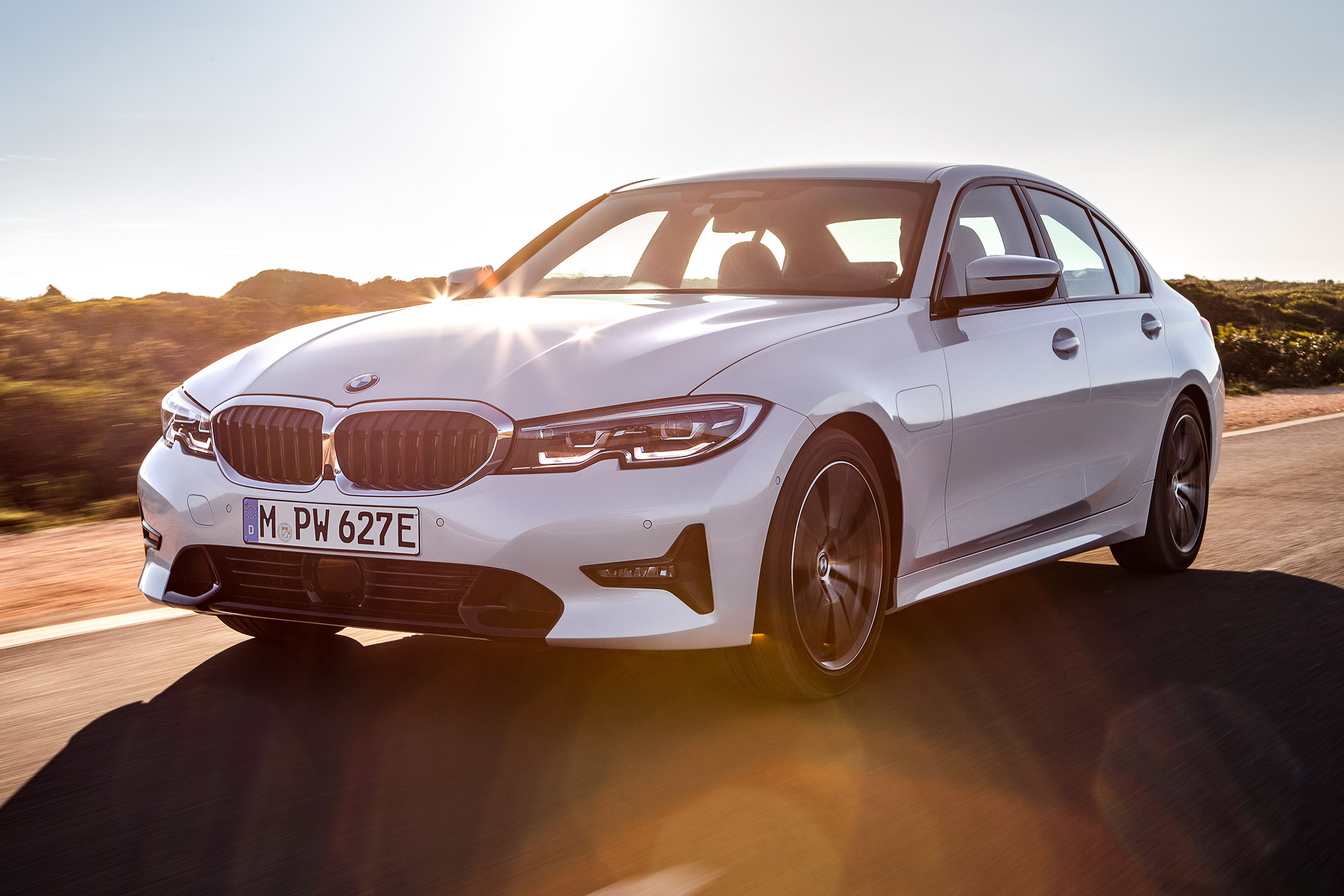 BMW 330e - front