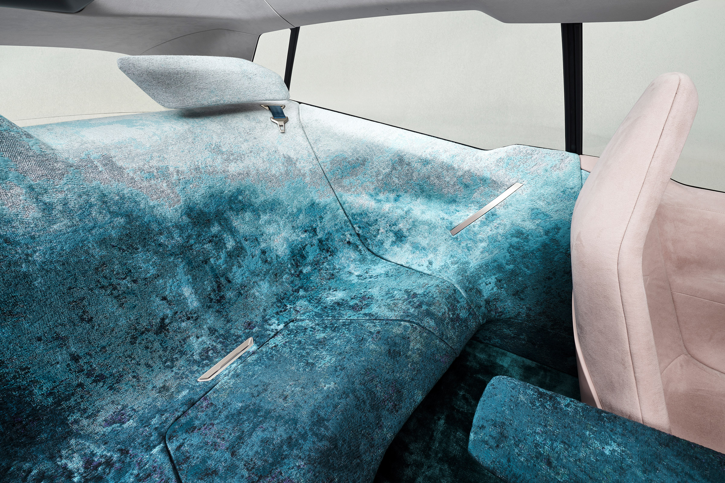 BMW Vision iNEXT - studio rear bench