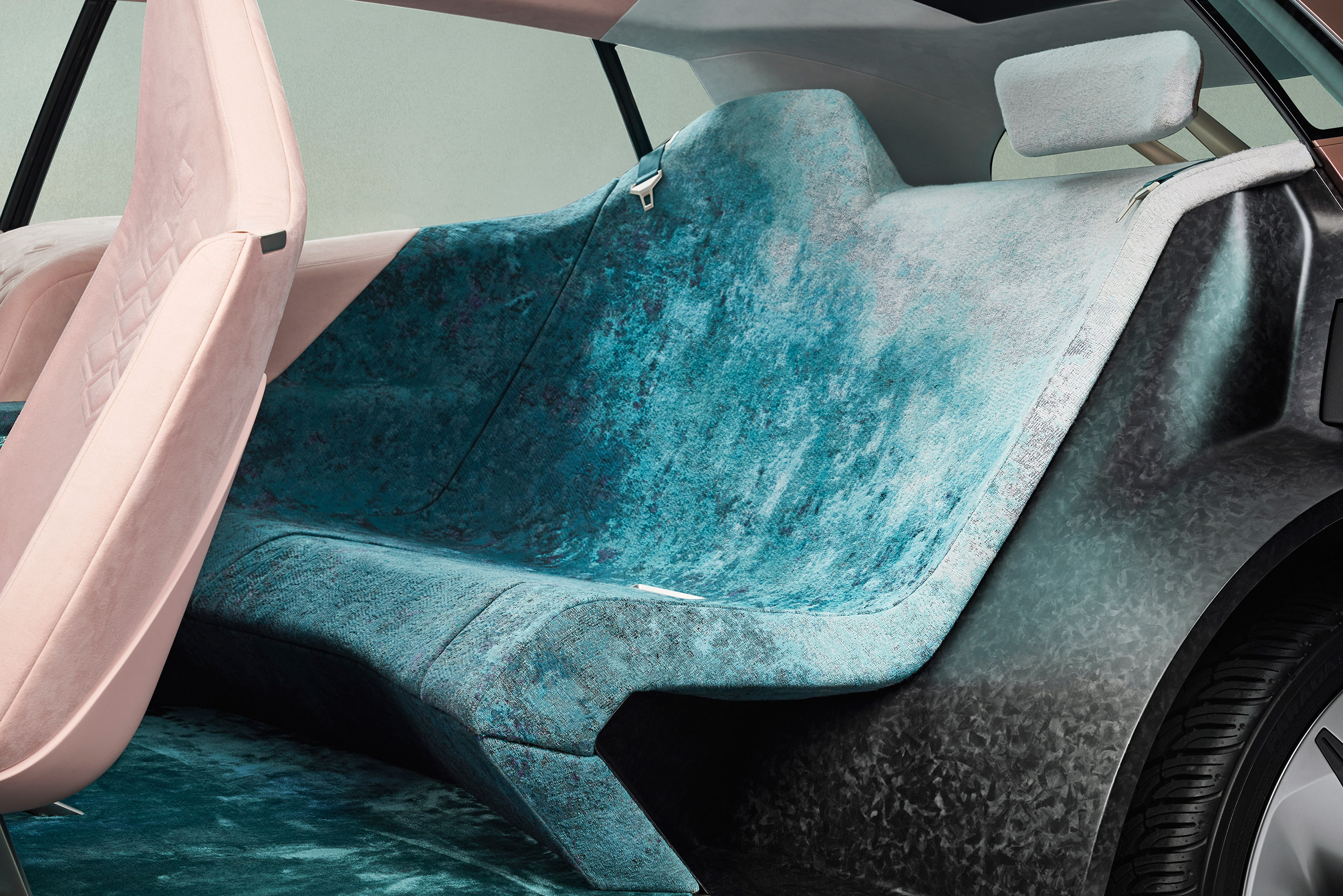 BMW Vision iNEXT - studio rear bench
