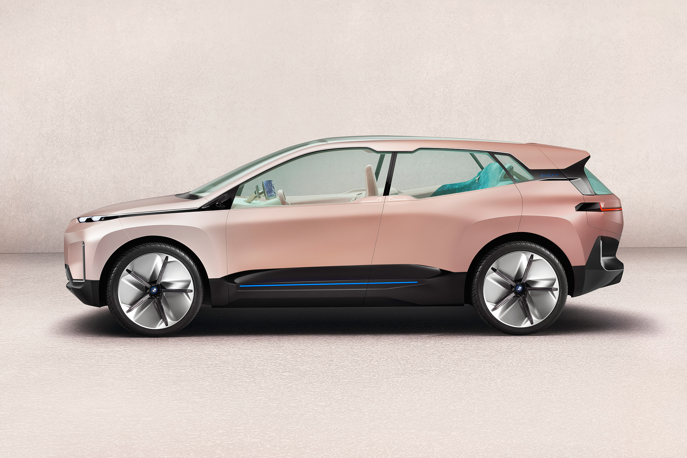 BMW Vision iNEXT - studio side