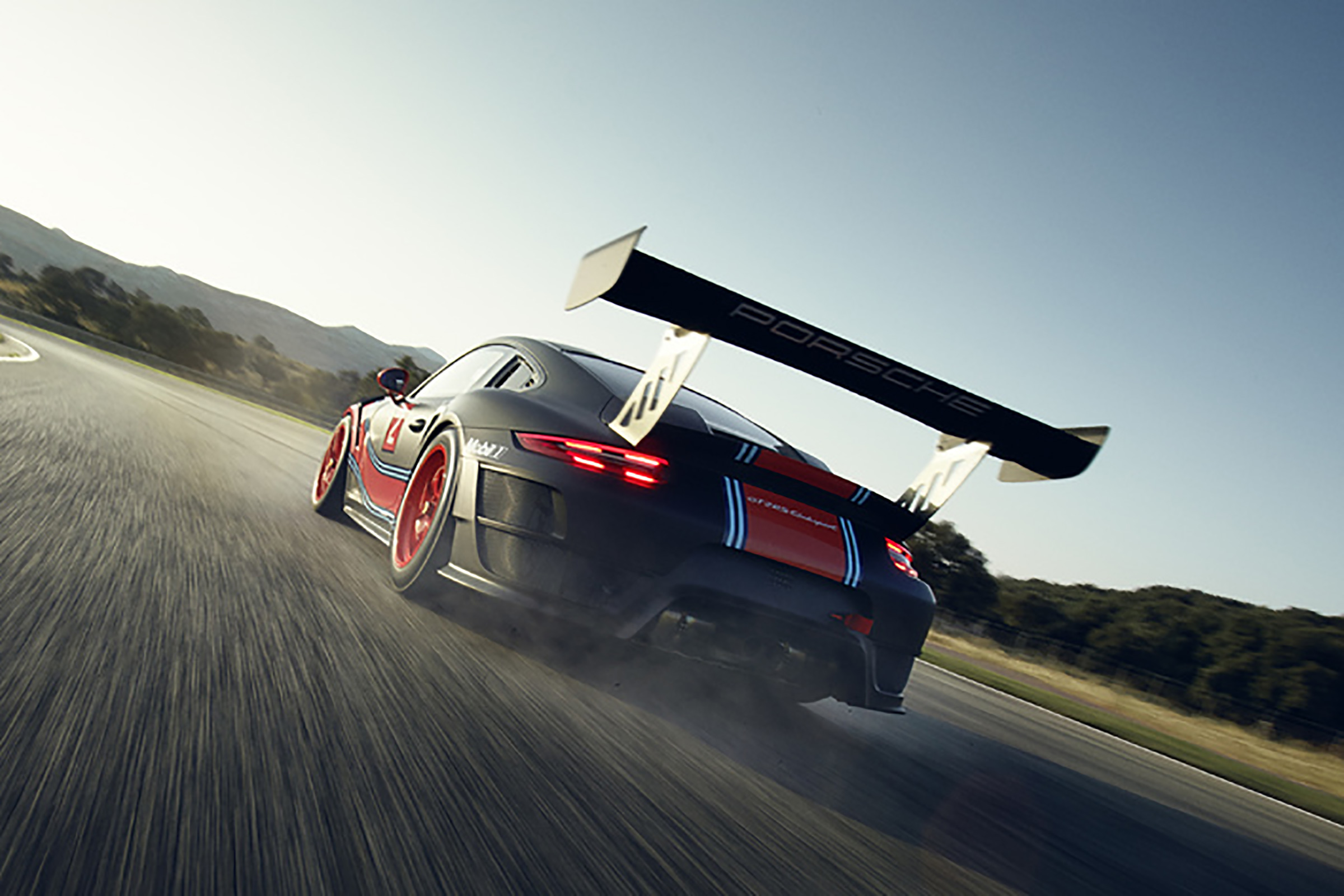 Porsche 911 GT2 RS Clubsport - rear cornering