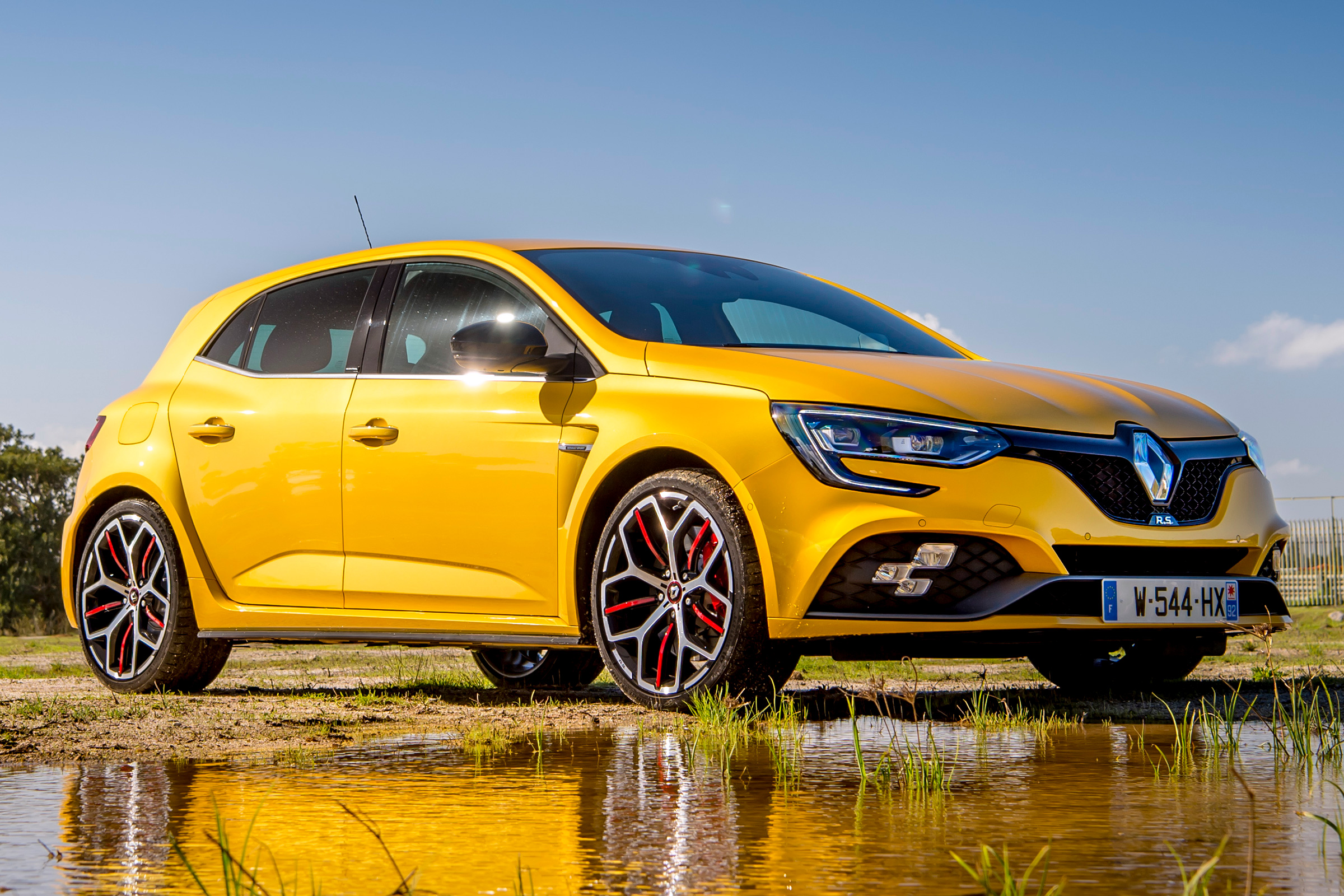 Renault Megane RS 300 Trophy - front static