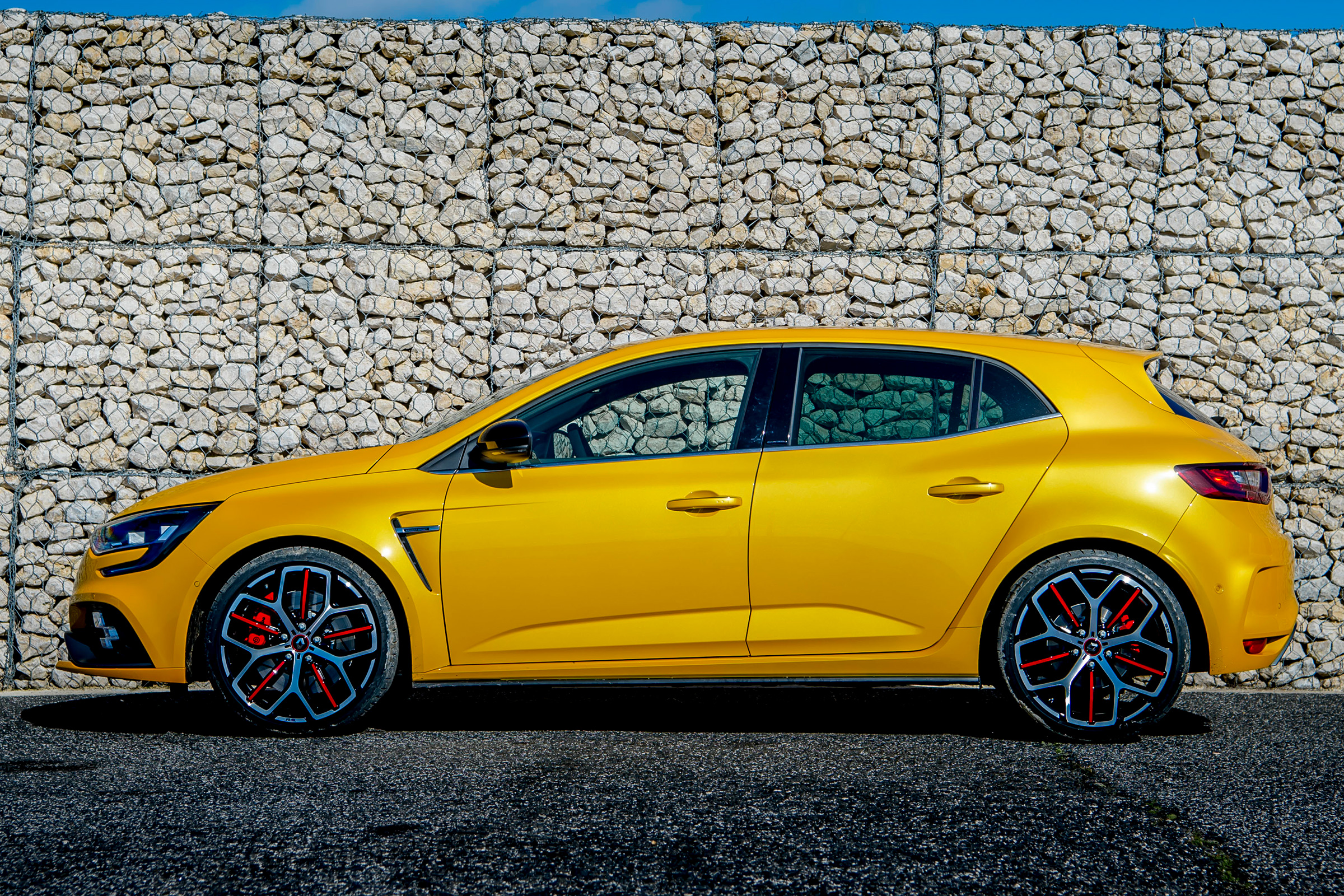 Renault Megane RS 300 Trophy - side static