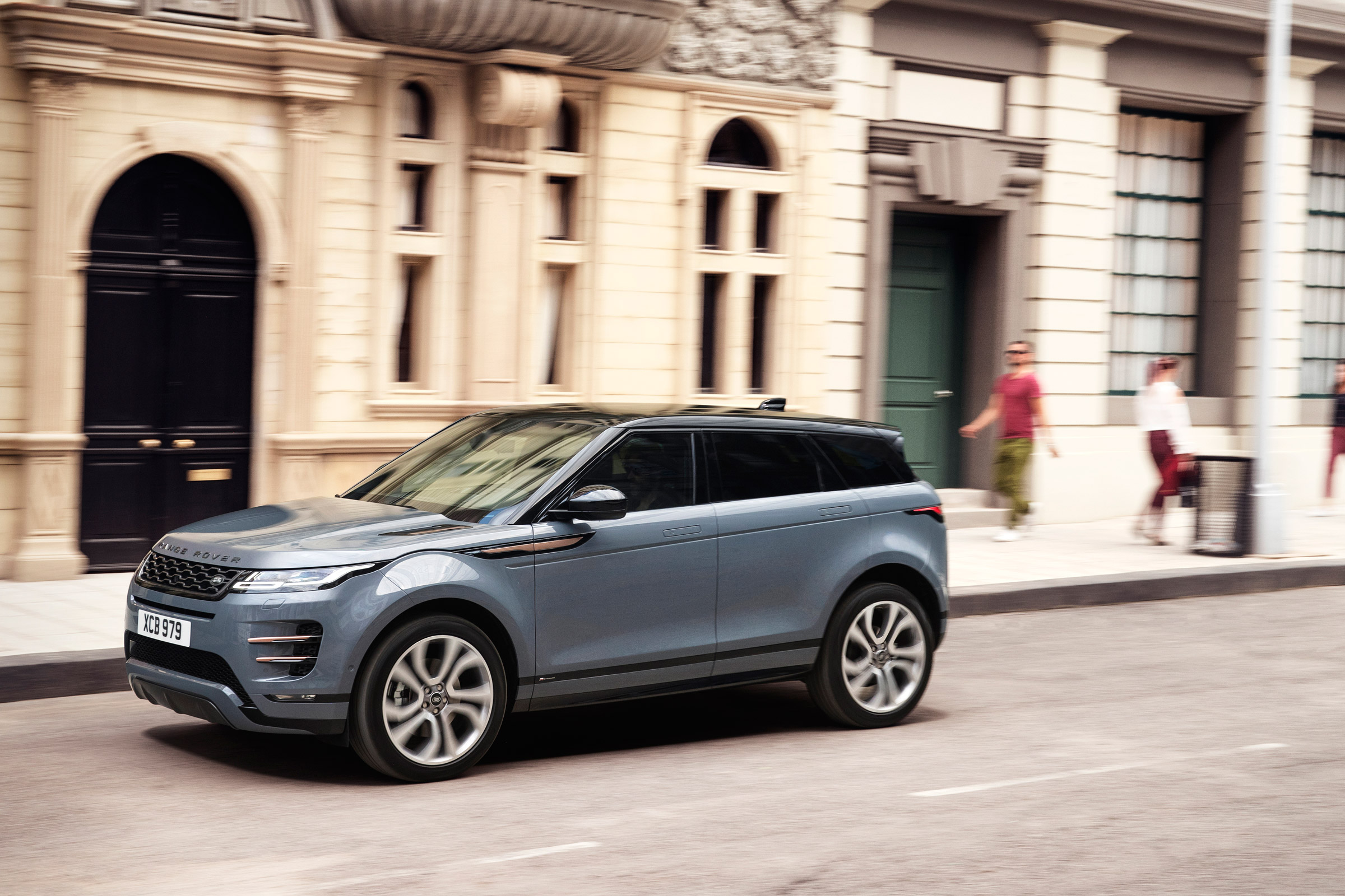 New Range Rover Evoque - front action
