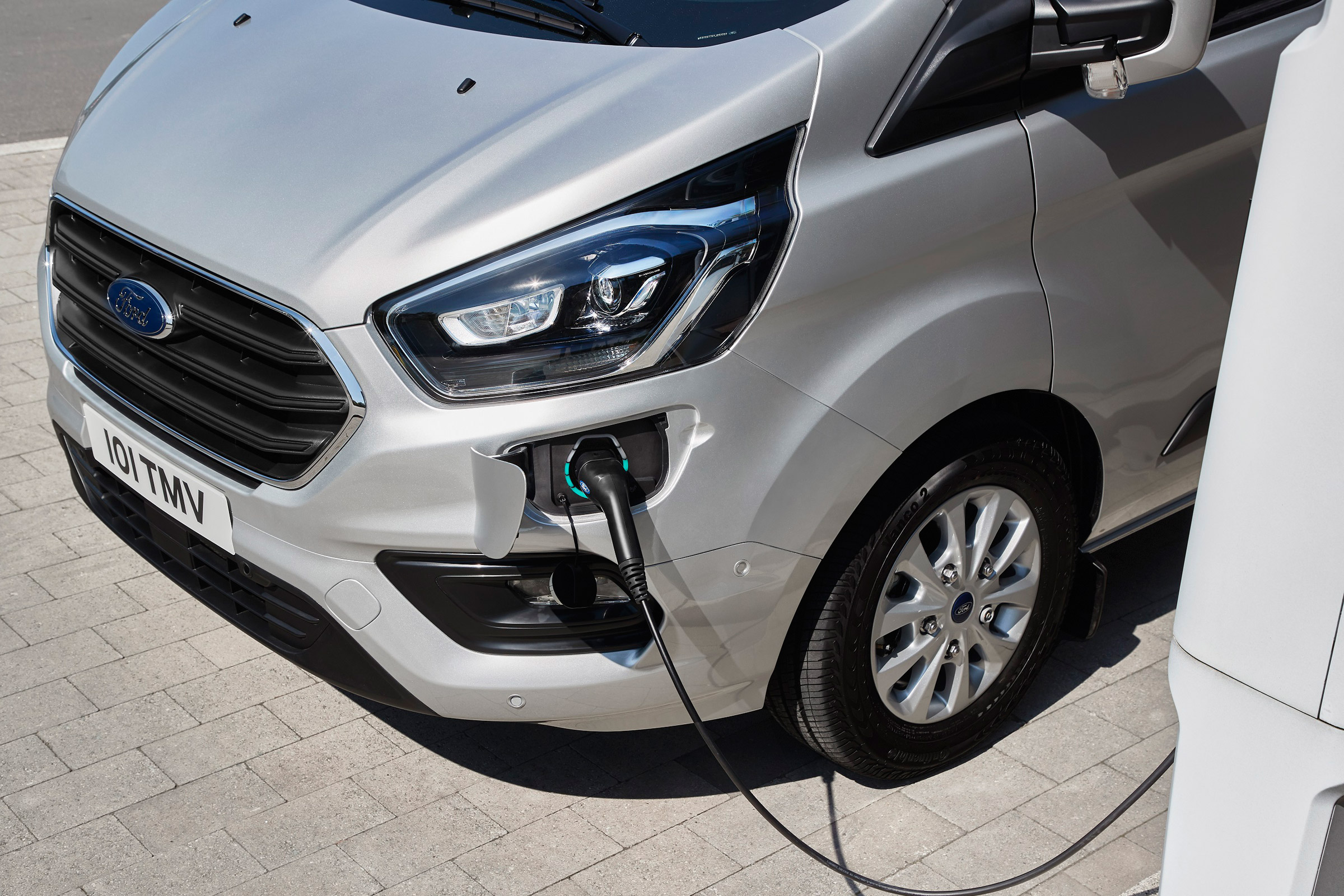 Ford Transit Custom PHEV - on charge