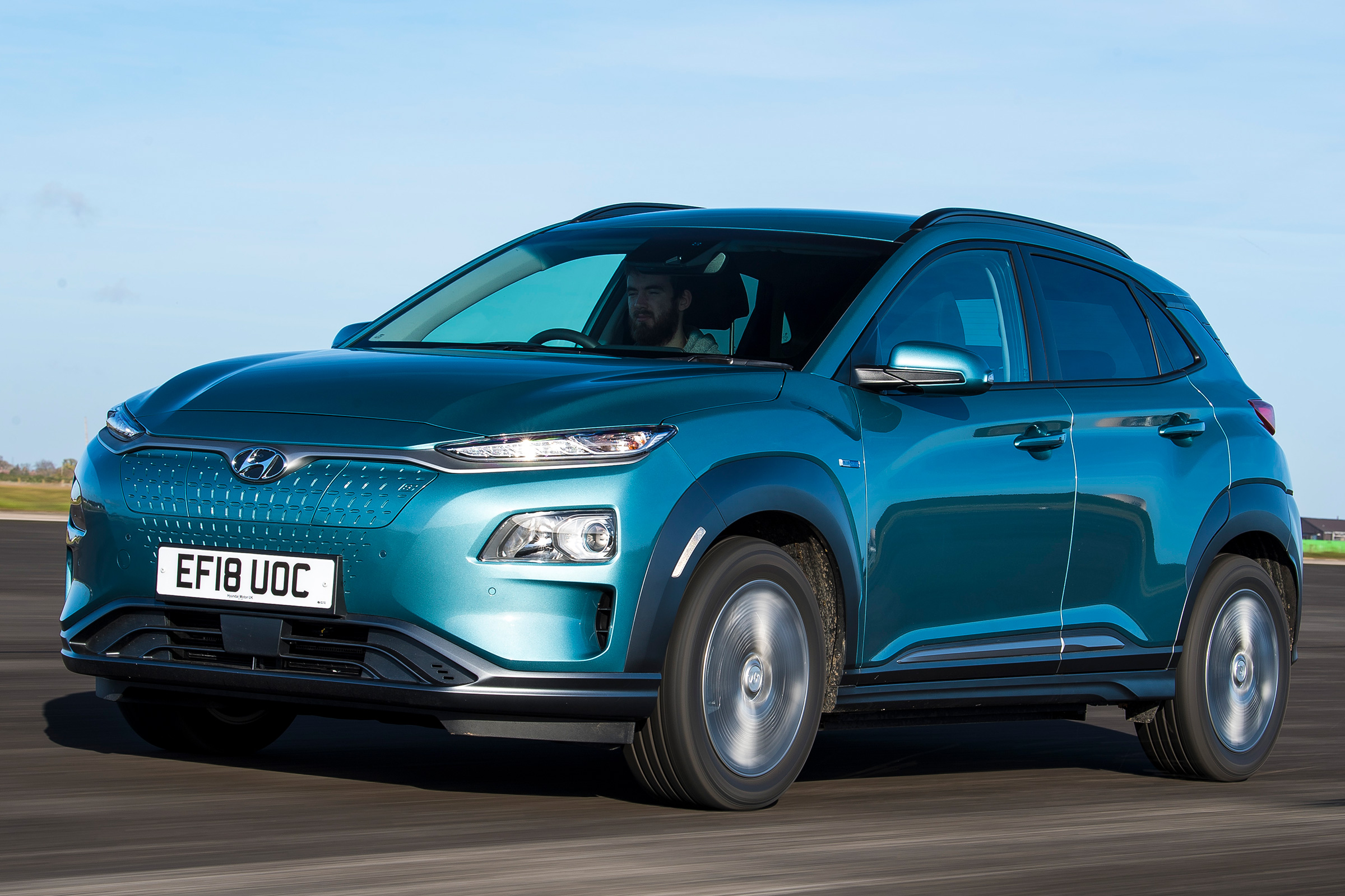 Hyundai Kona Electric - front tracking