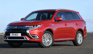 Mitsubishi Outlander PHEV - front static