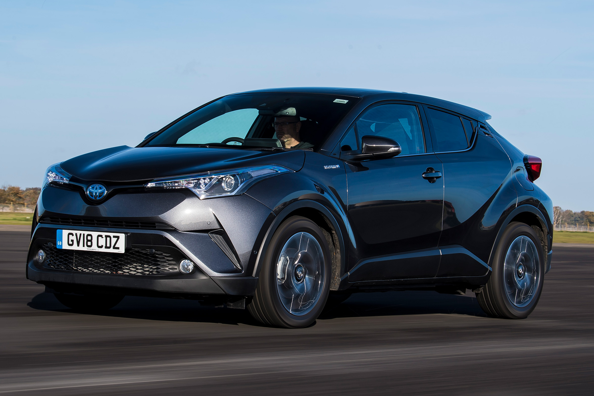 Toyota C-HR - front tracking