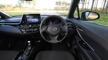 Toyota C-HR - interior