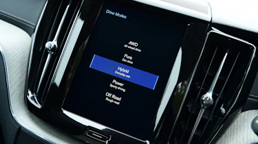 volvo xc60 t8 infotainment