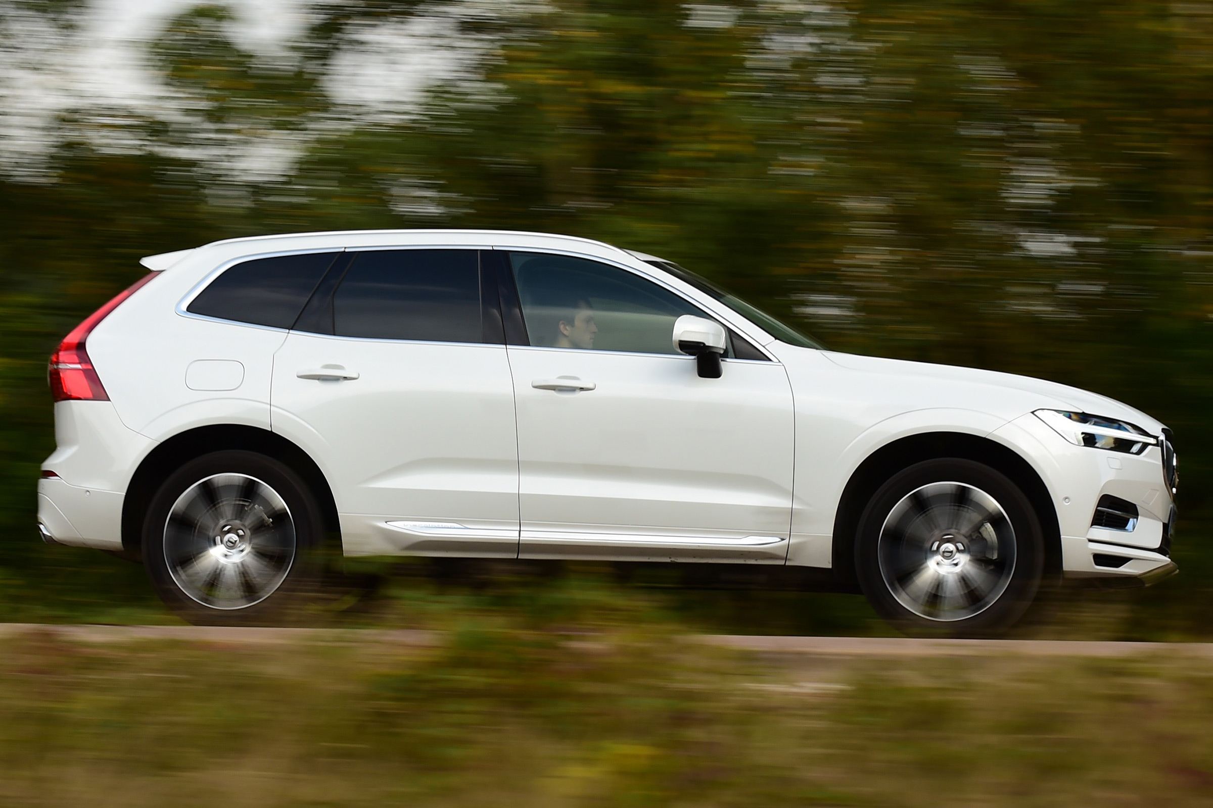 volvo xc60 driving