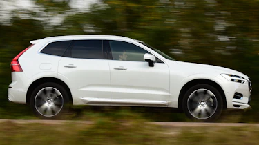 volvo xc60 driving