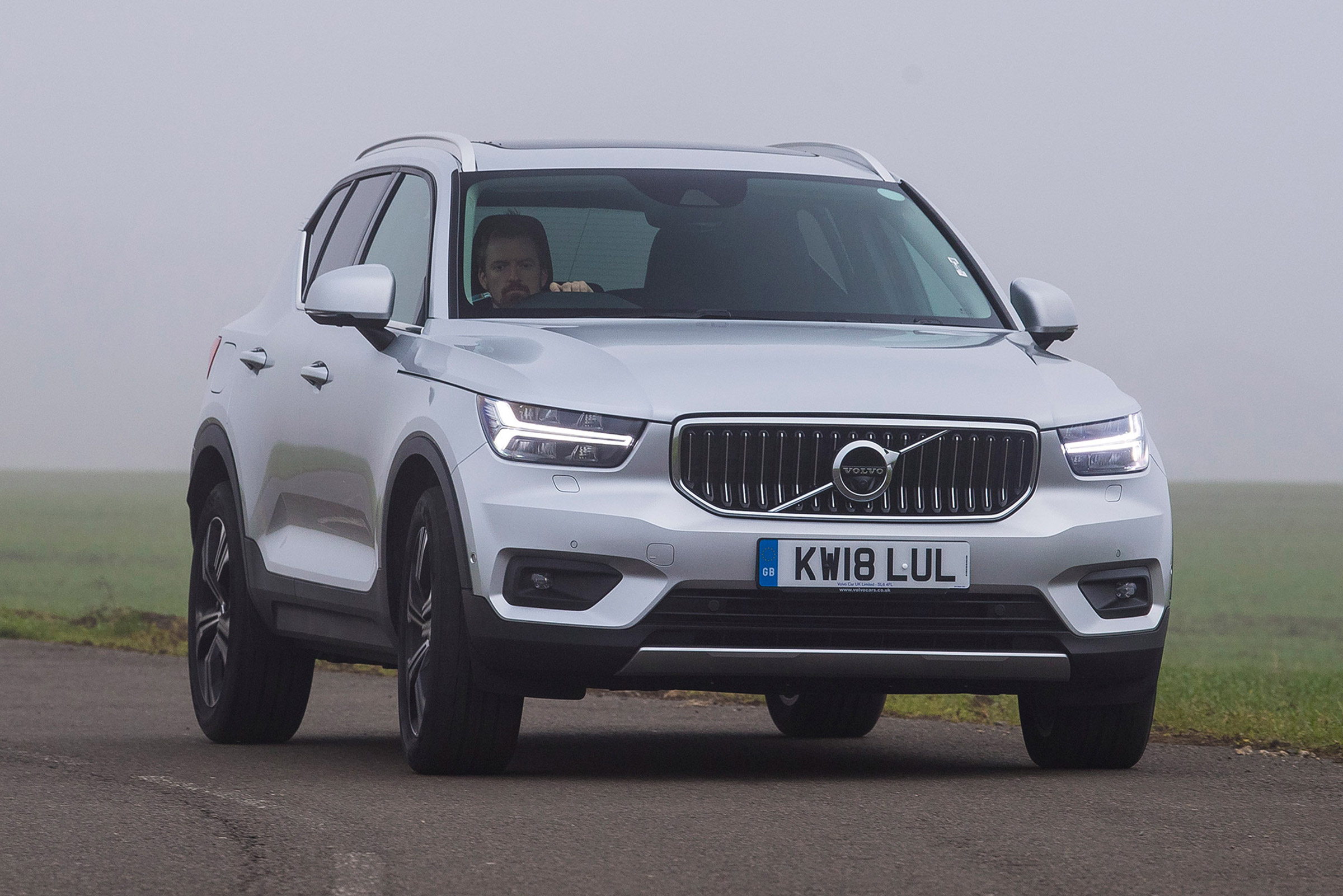 Volvo XC40 T4 - front