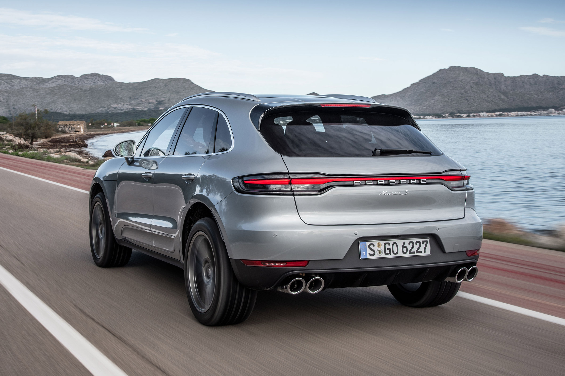 Porsche Macan S - rear