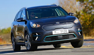Kia e-Niro - front cornering
