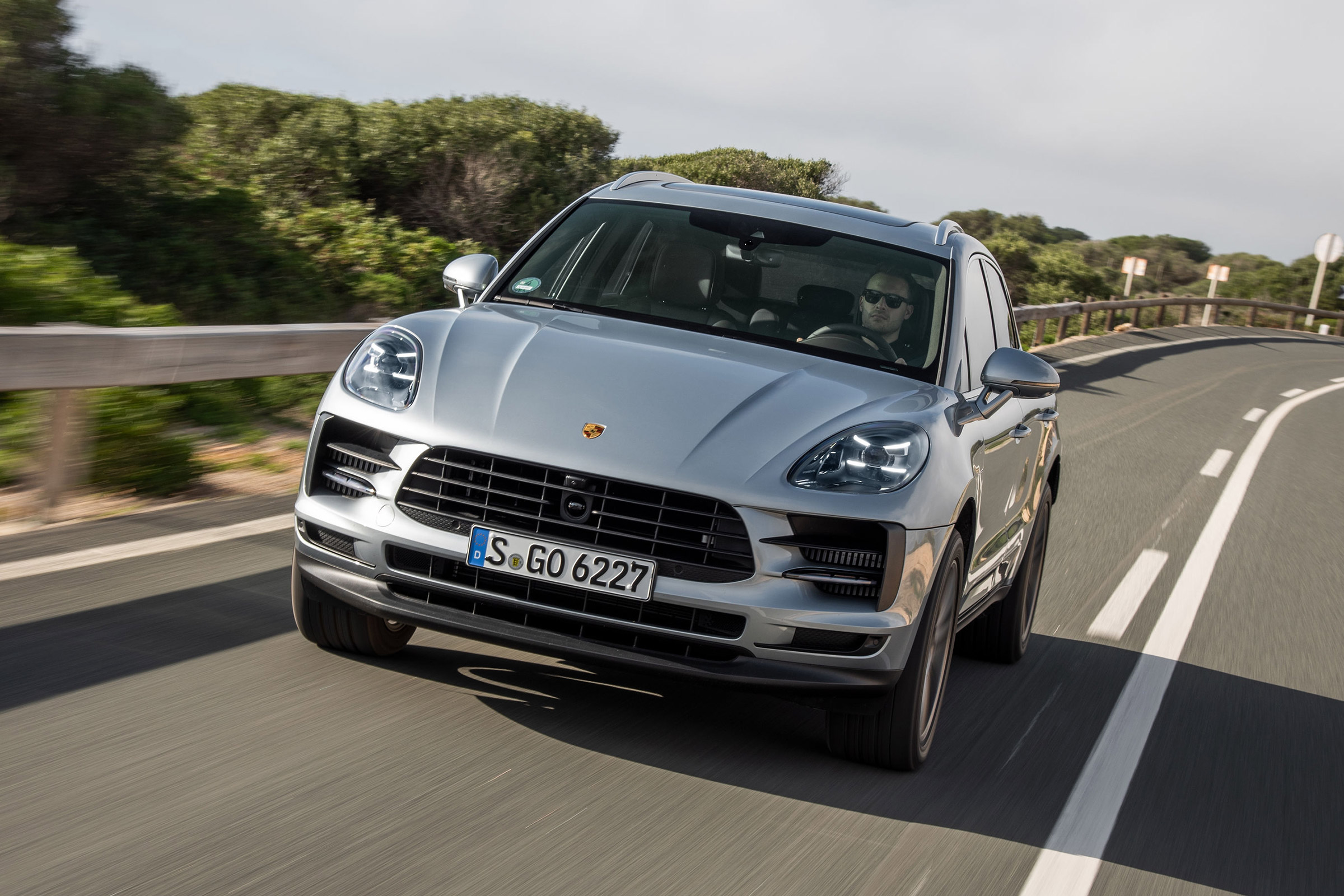 Porsche Macan S - front tracking