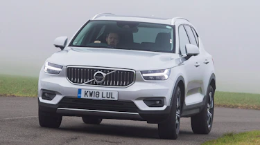 Volvo XC40 T4 - front action