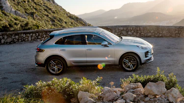 Porsche Macan S - side