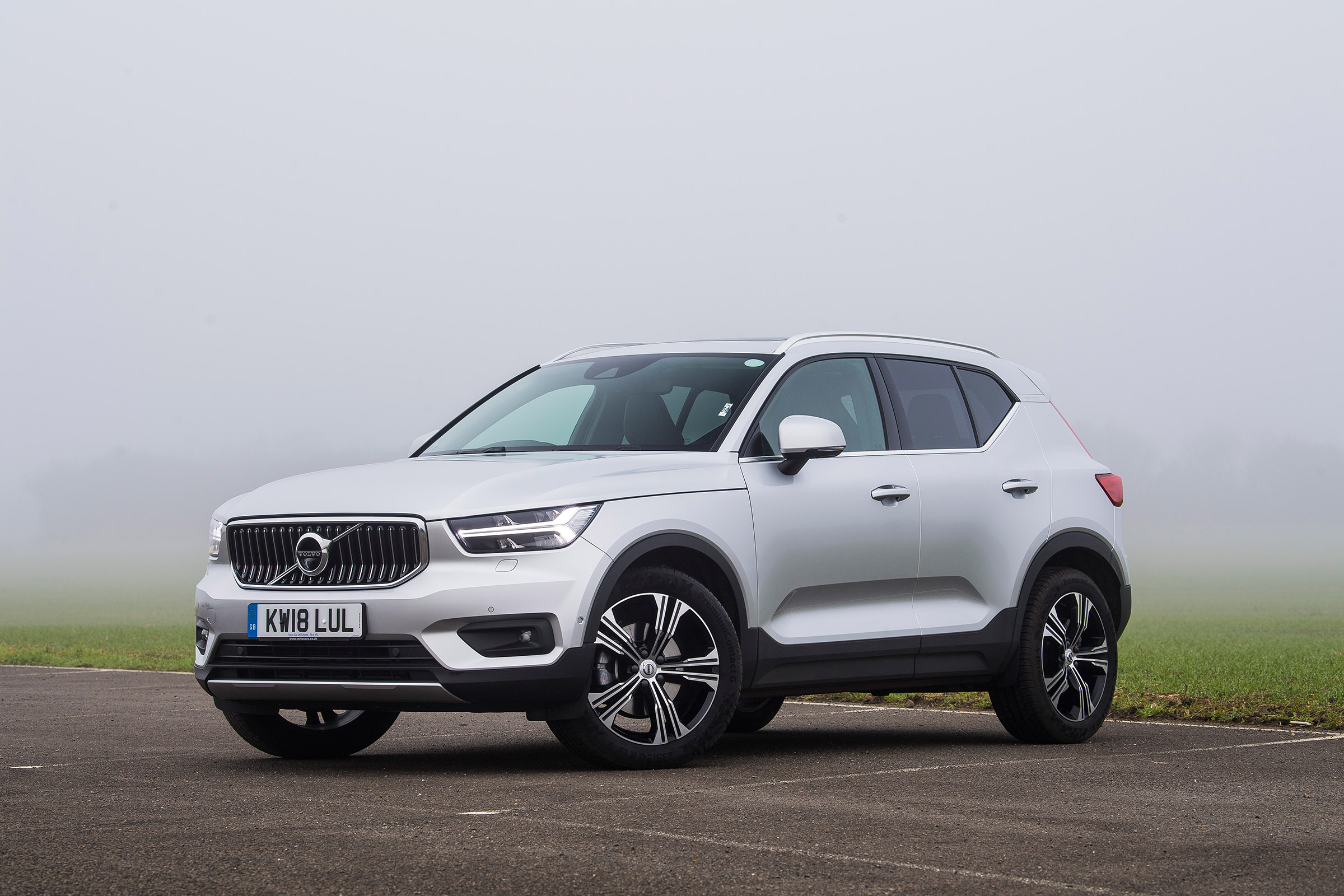 Volvo XC40 T4 - front static