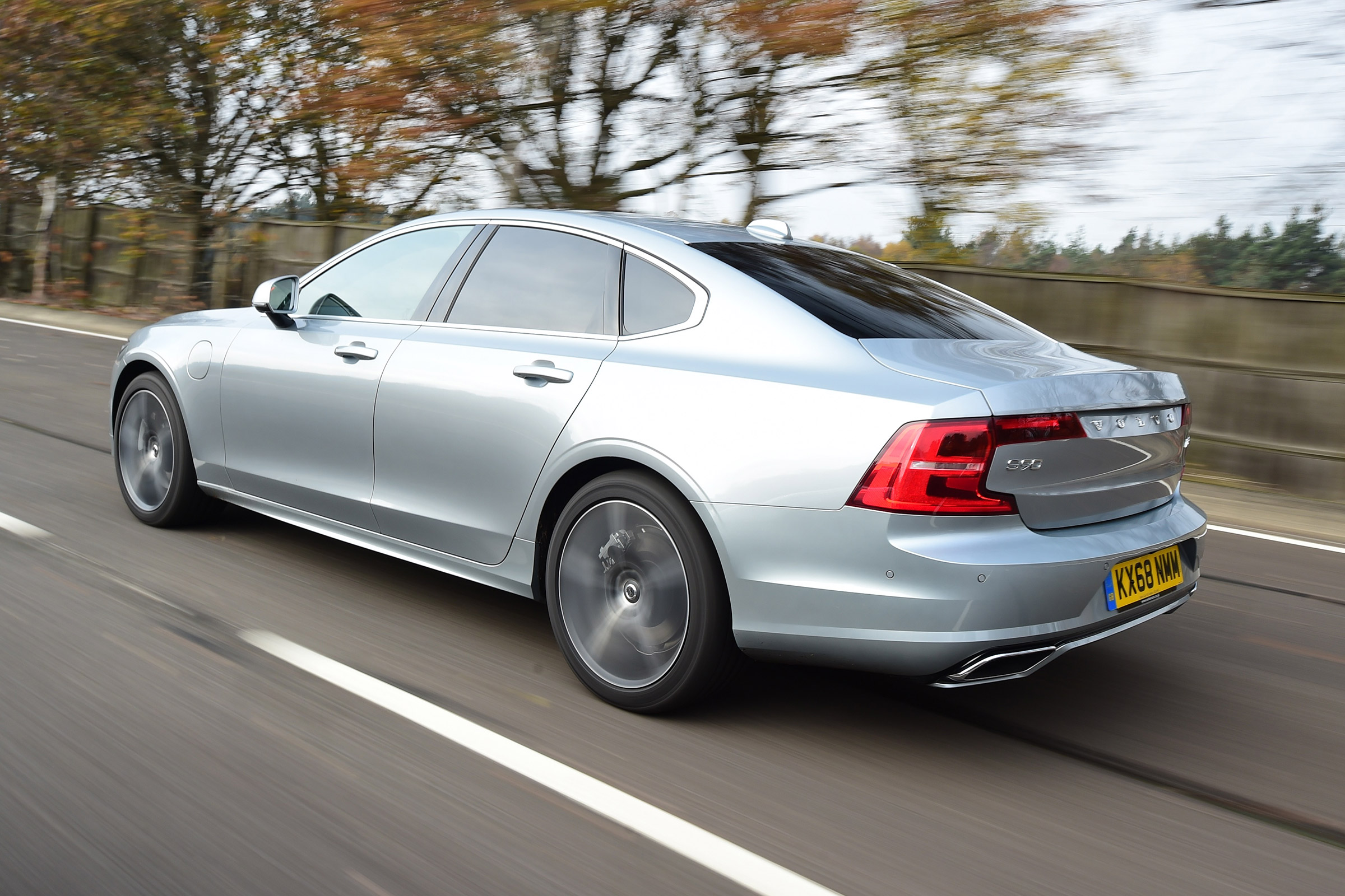 Volvo S90 T8 - rear