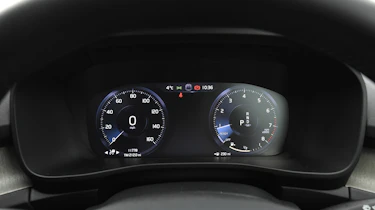Volvo XC40 T4 - dials