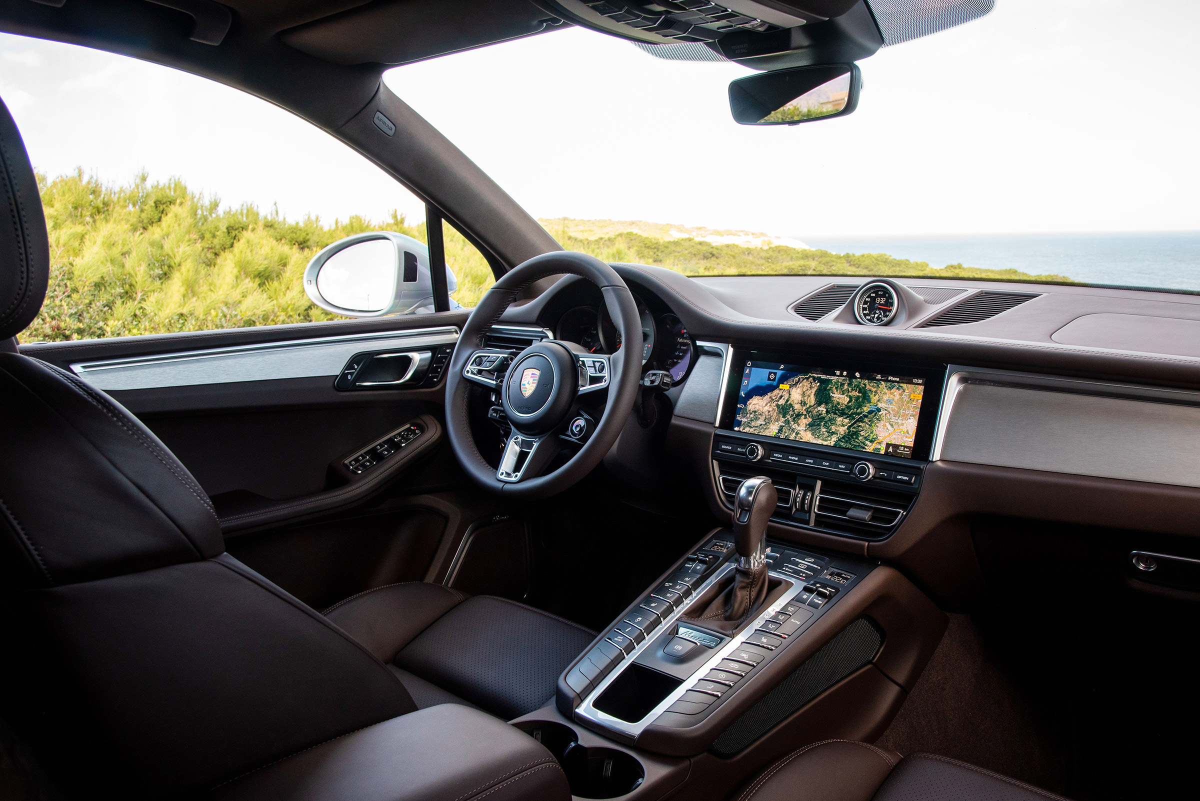 Porsche Macan S - cabin