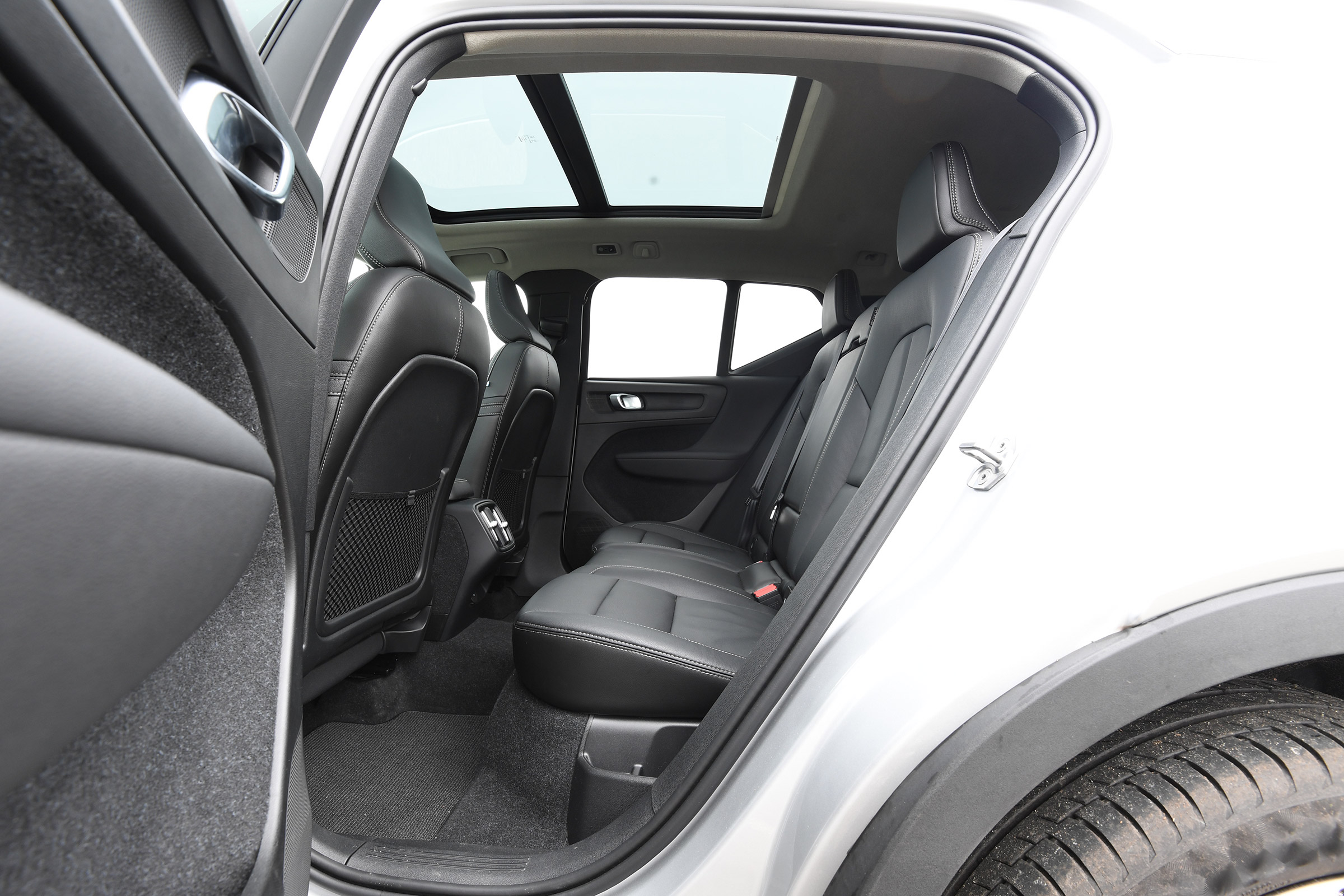 Volvo XC40 T4 - rear seats