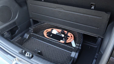 Kia e-Niro - charging cable