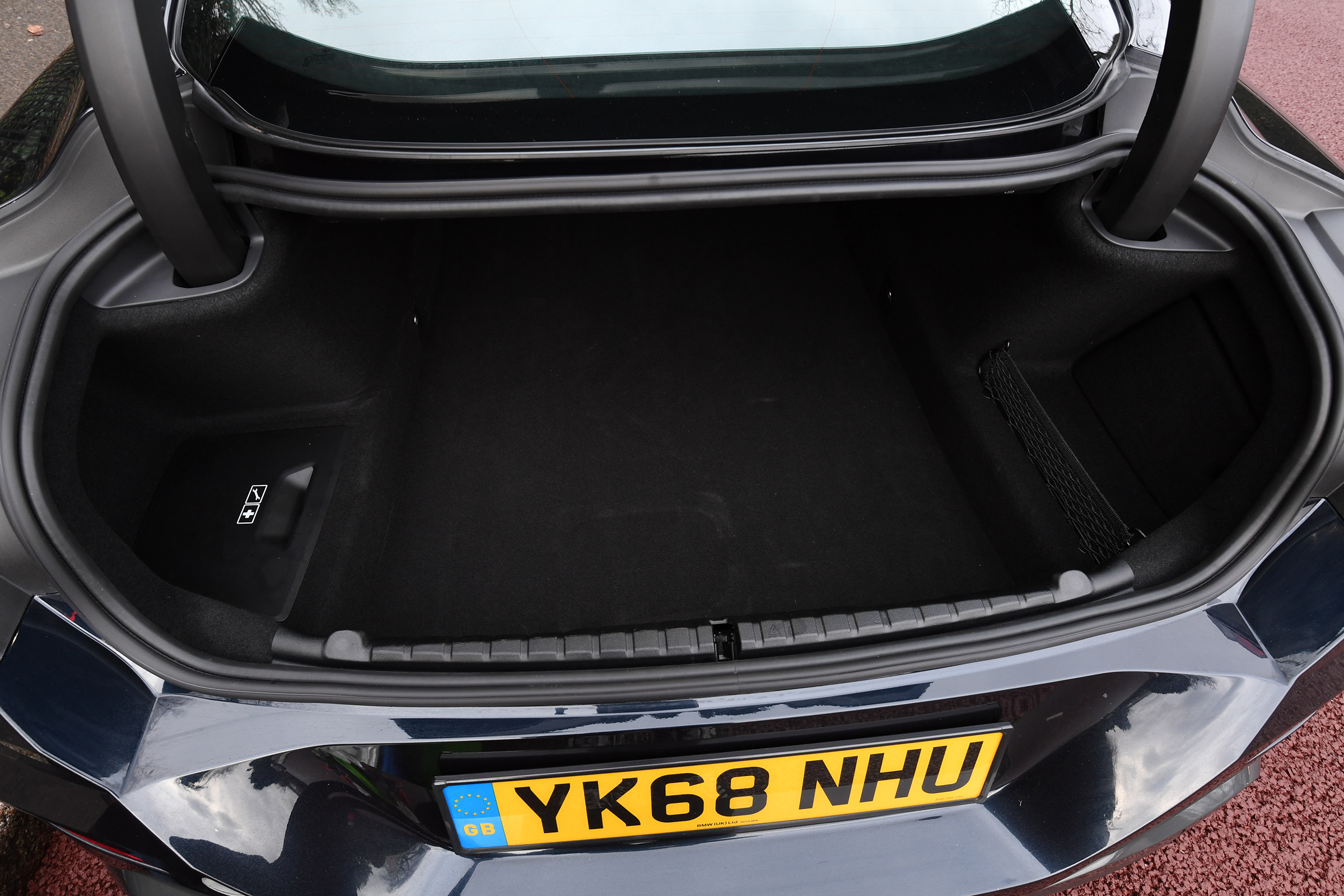 BMW 8 Series - boot