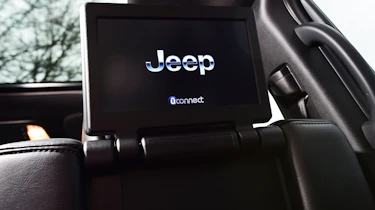 Jeep Grand Cherokee Trackhawk - rear entertainment