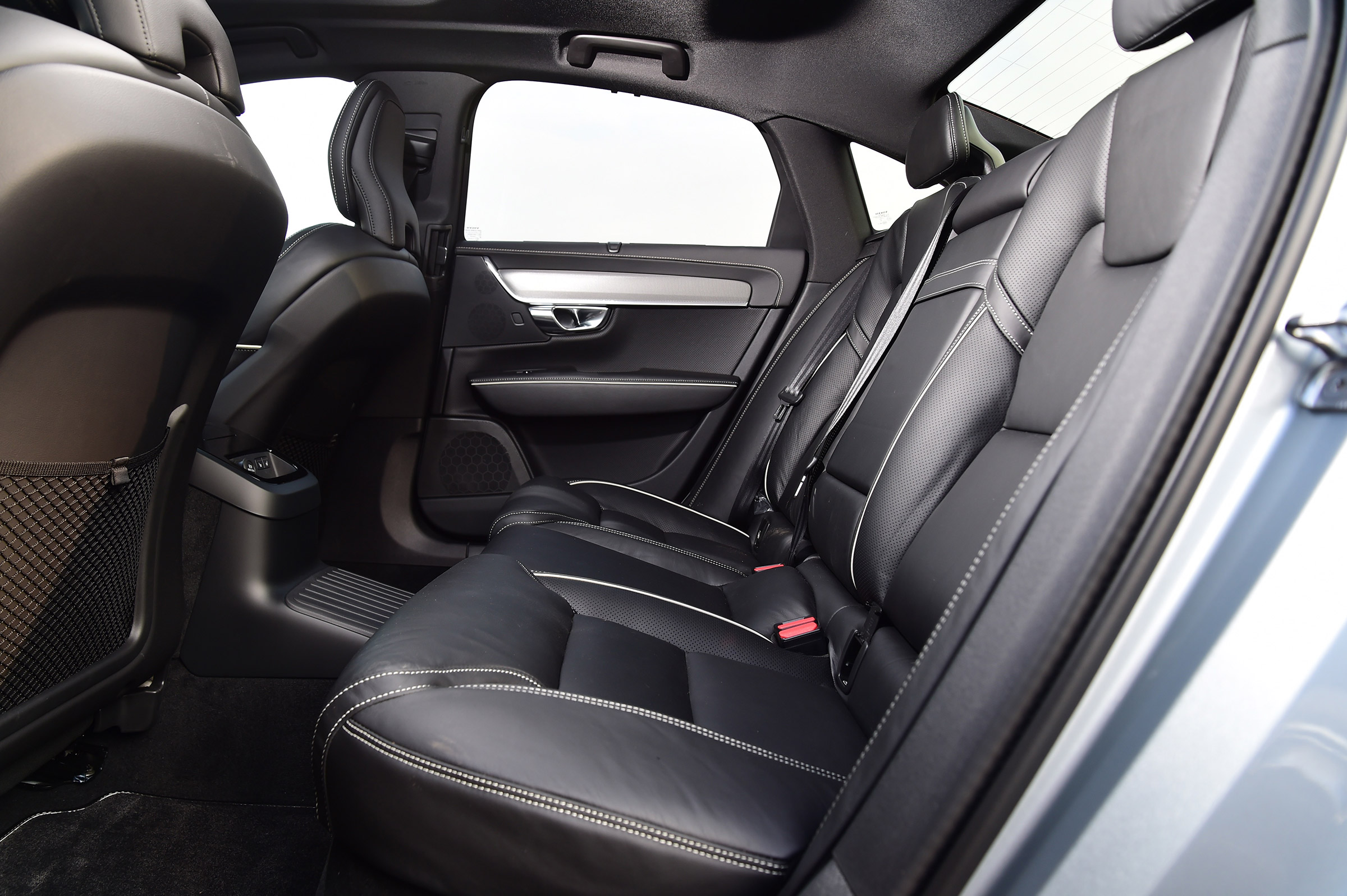 Volvo S90 T8 - rear seats