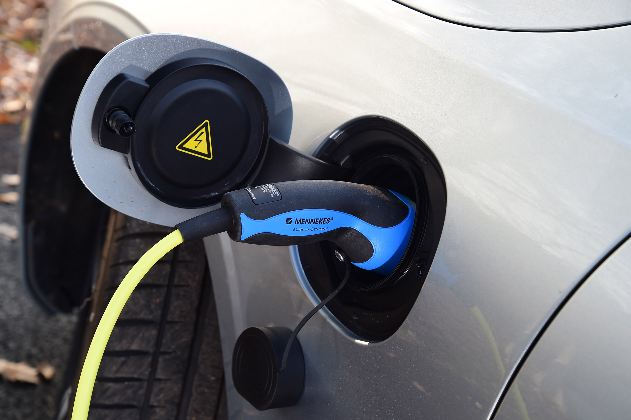 Volvo S90 T8 - plugged-in